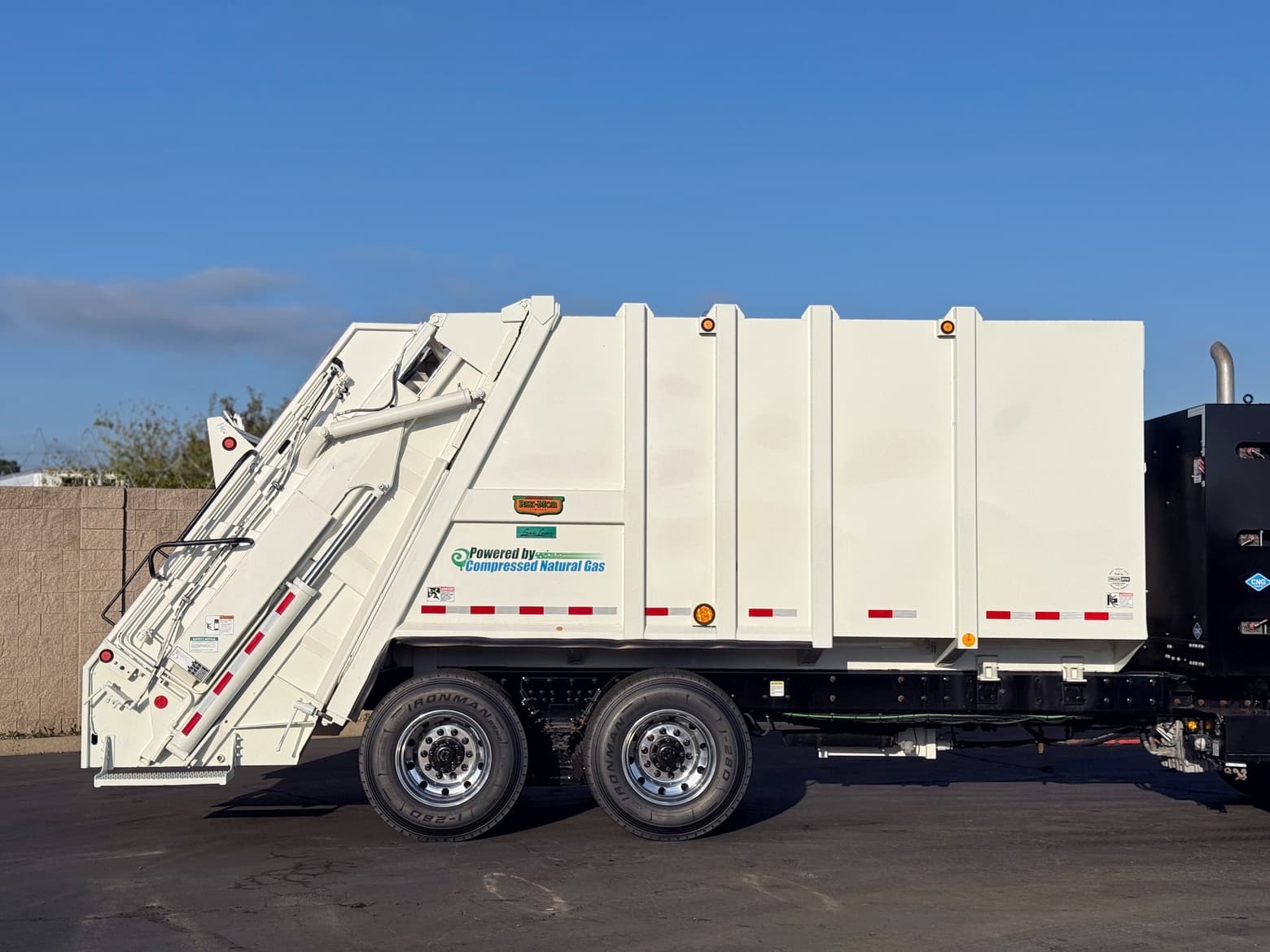 2018 CCC CNG 25 YD Pak-Mor Rear Loader Garbage Truck