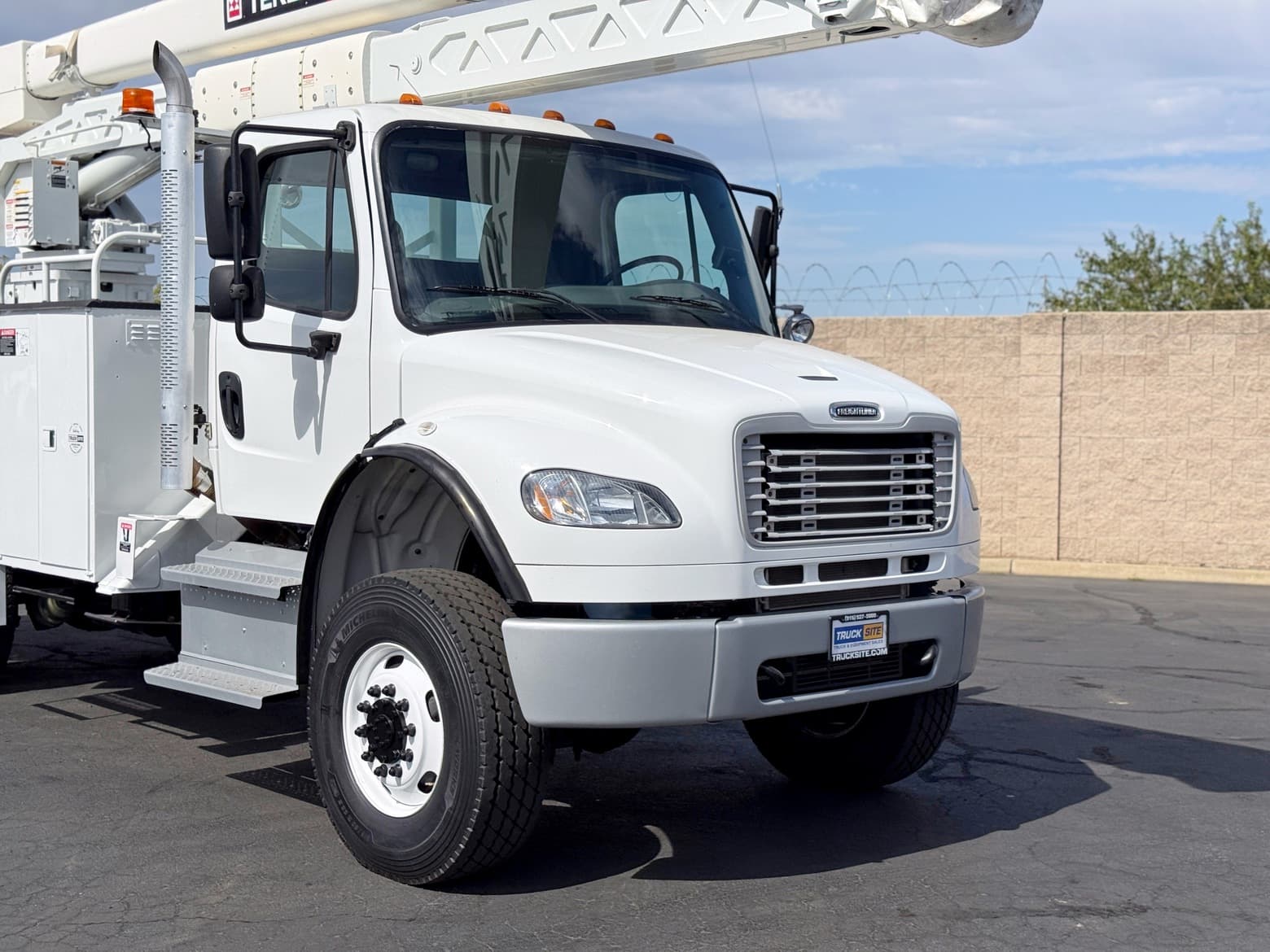 2016 Freightliner 4x4 Terex Hi-Ranger HRX55 Overcenter Bucket Truck