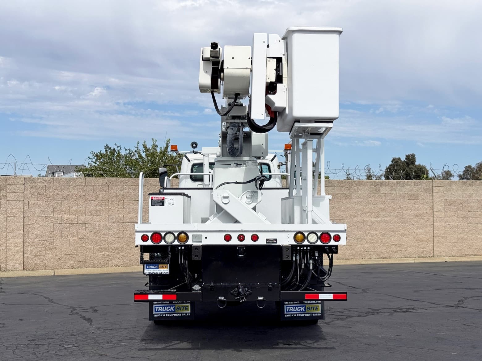 2016 Freightliner 4x4 Terex Hi-Ranger HRX55 Overcenter Bucket Truck