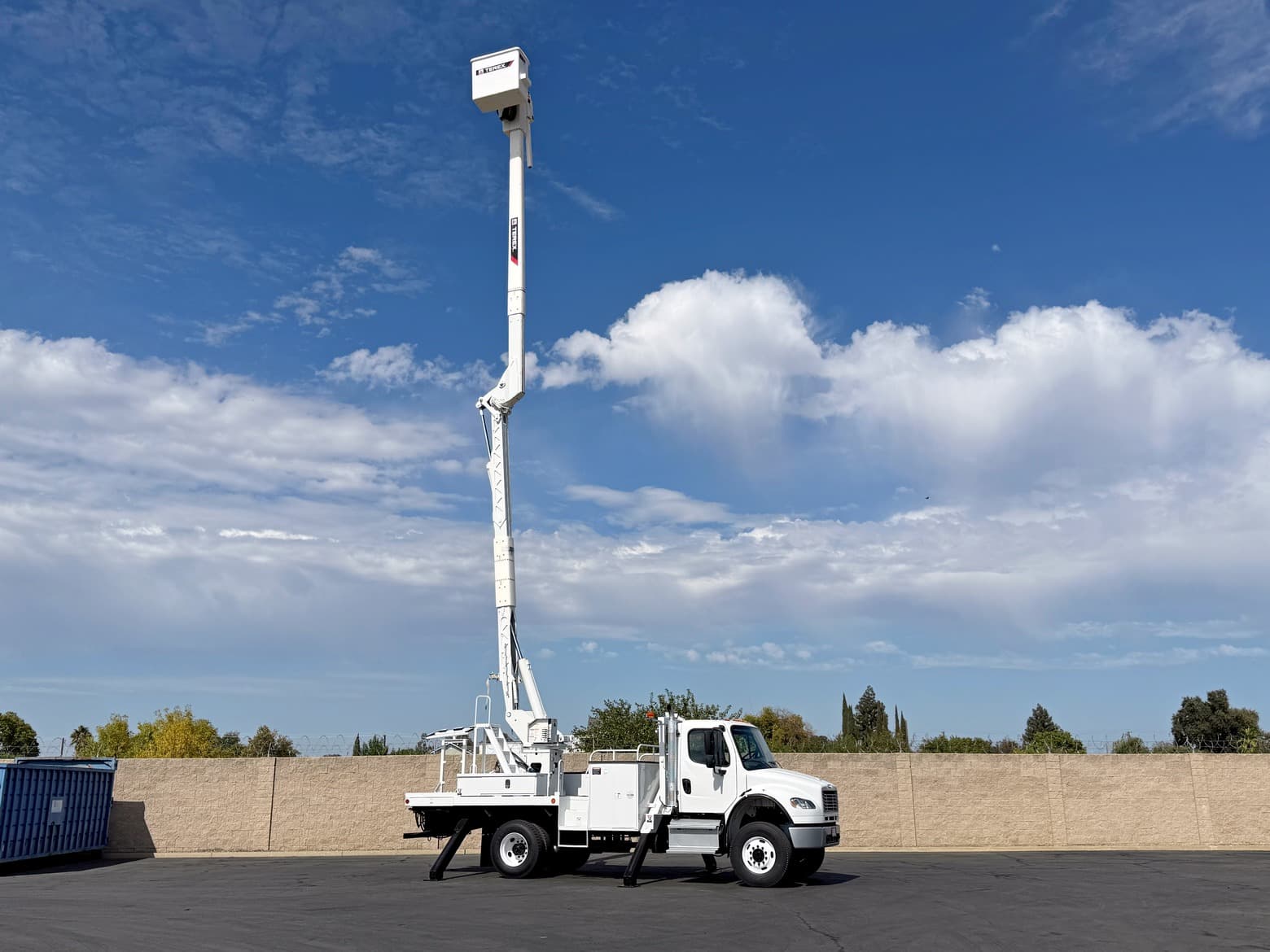 2016 Freightliner 4x4 Terex Hi-Ranger HRX55 Overcenter Bucket Truck
