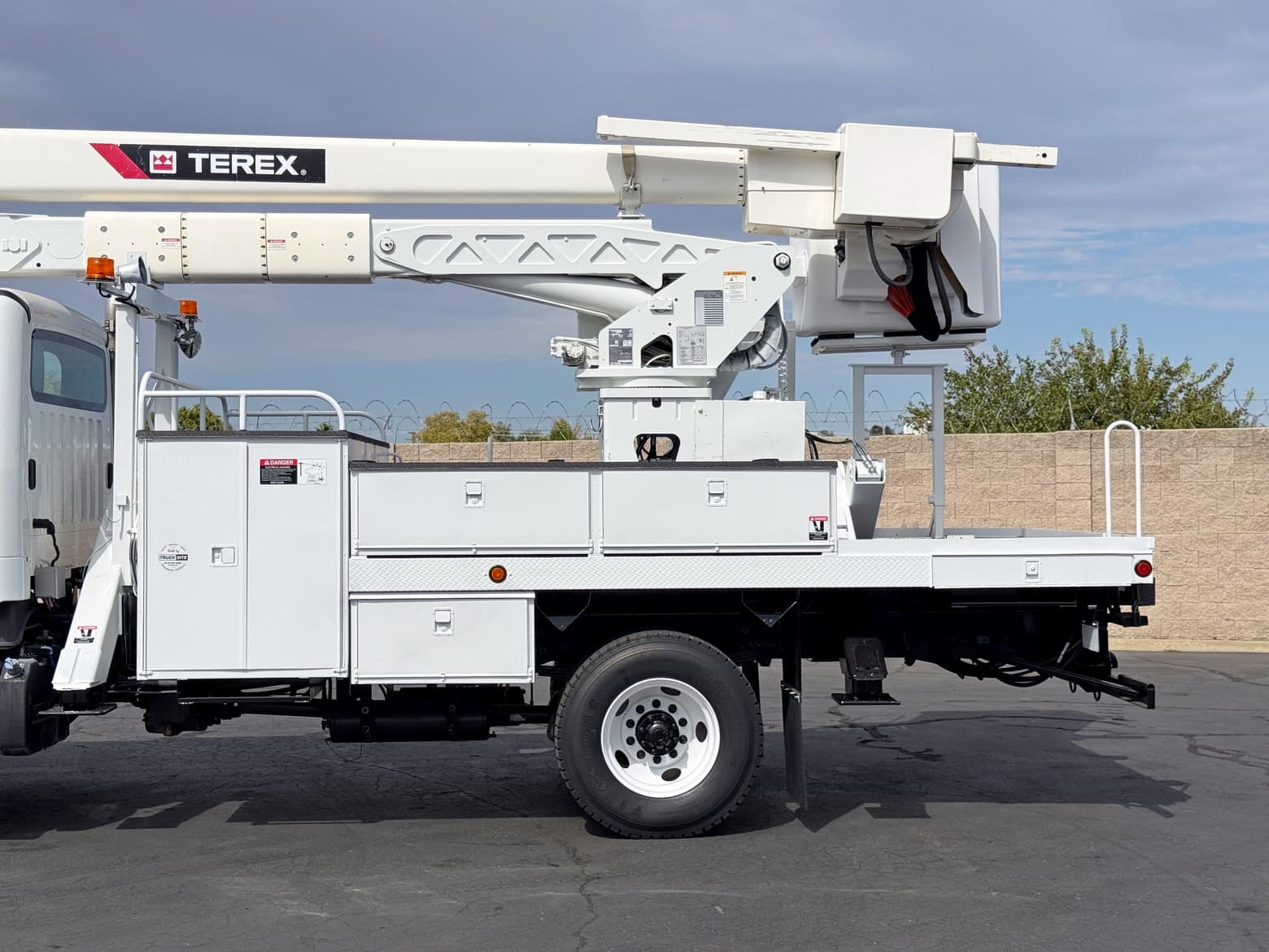 2016 Freightliner 4x4 Terex Hi-Ranger HRX55 Overcenter Bucket Truck