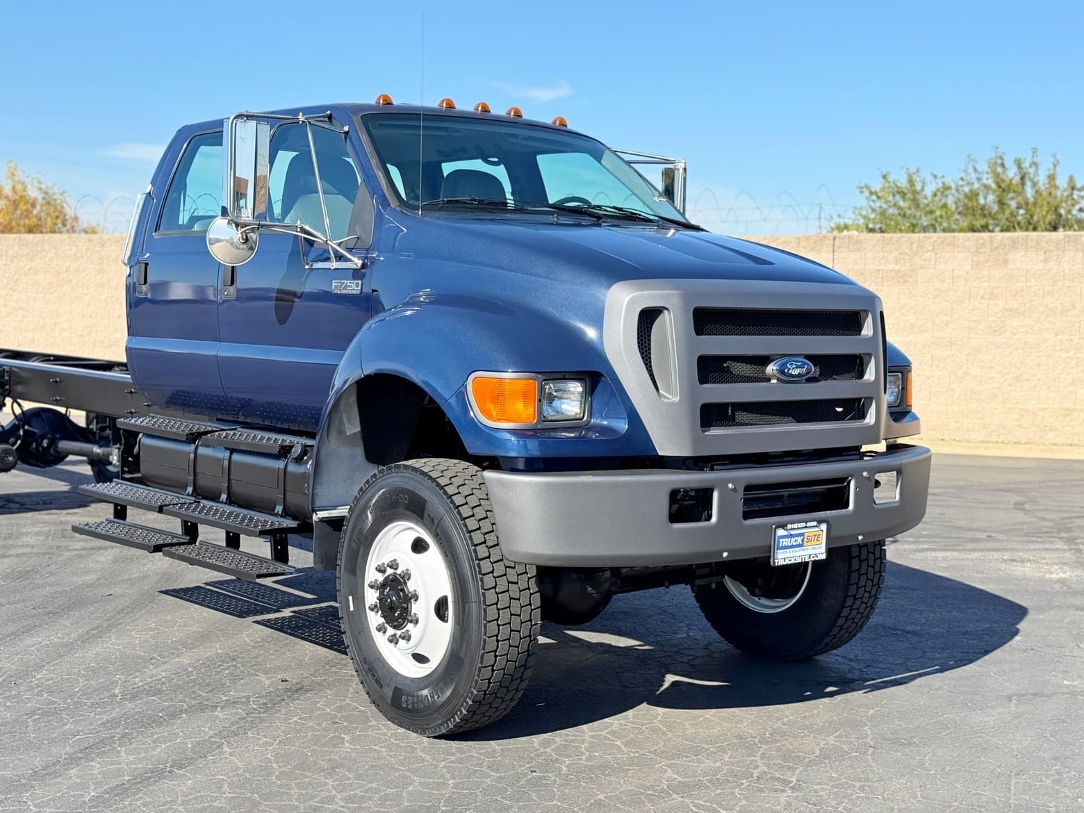 2007 Ford F750 Super Duty 4x4 Crew Cab Single Axle Cab & Chassis