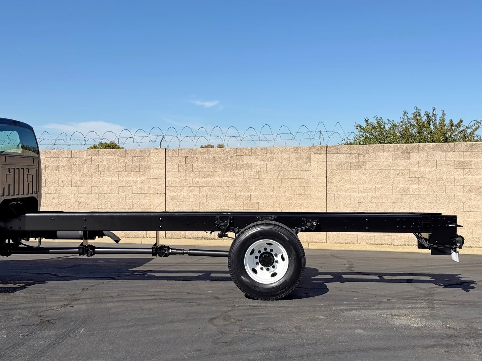 2007 Ford F750 Super Duty 4x4 Crew Cab Single Axle Cab & Chassis