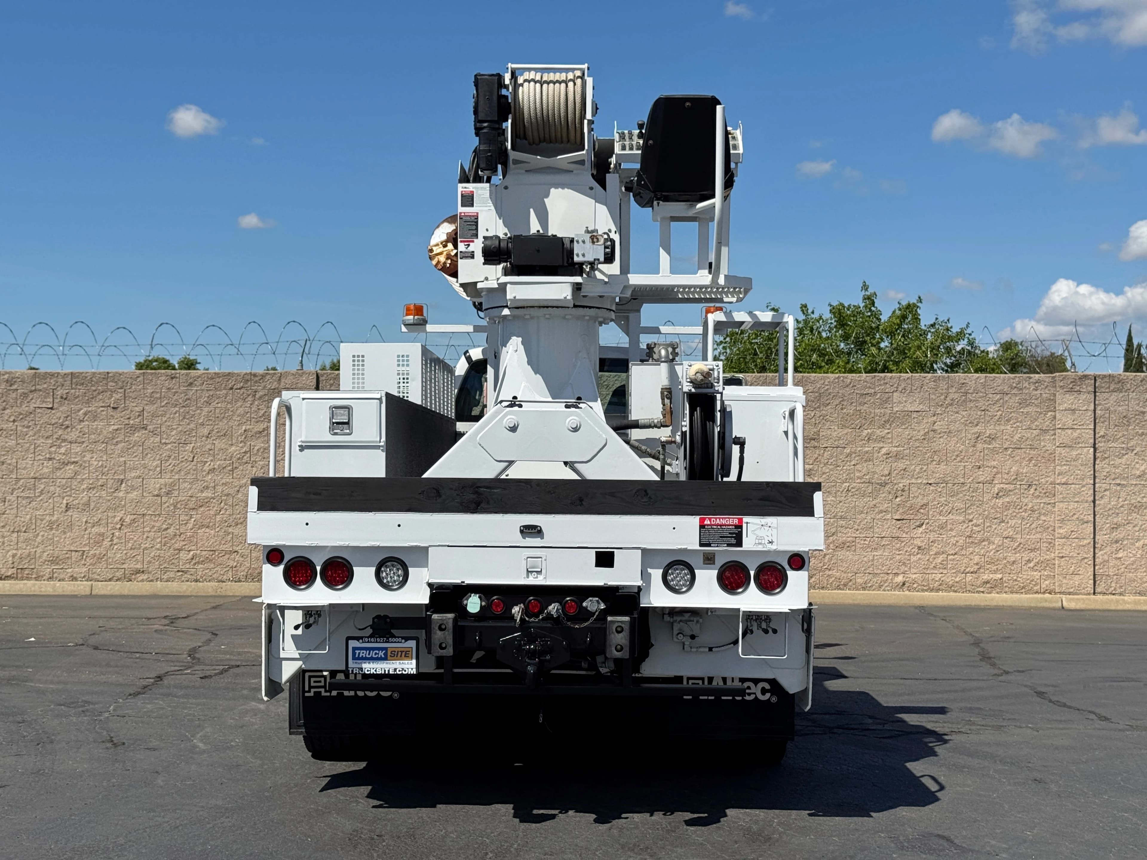 2012 Ford F750 Altec DM47B-TR Digger Derrick