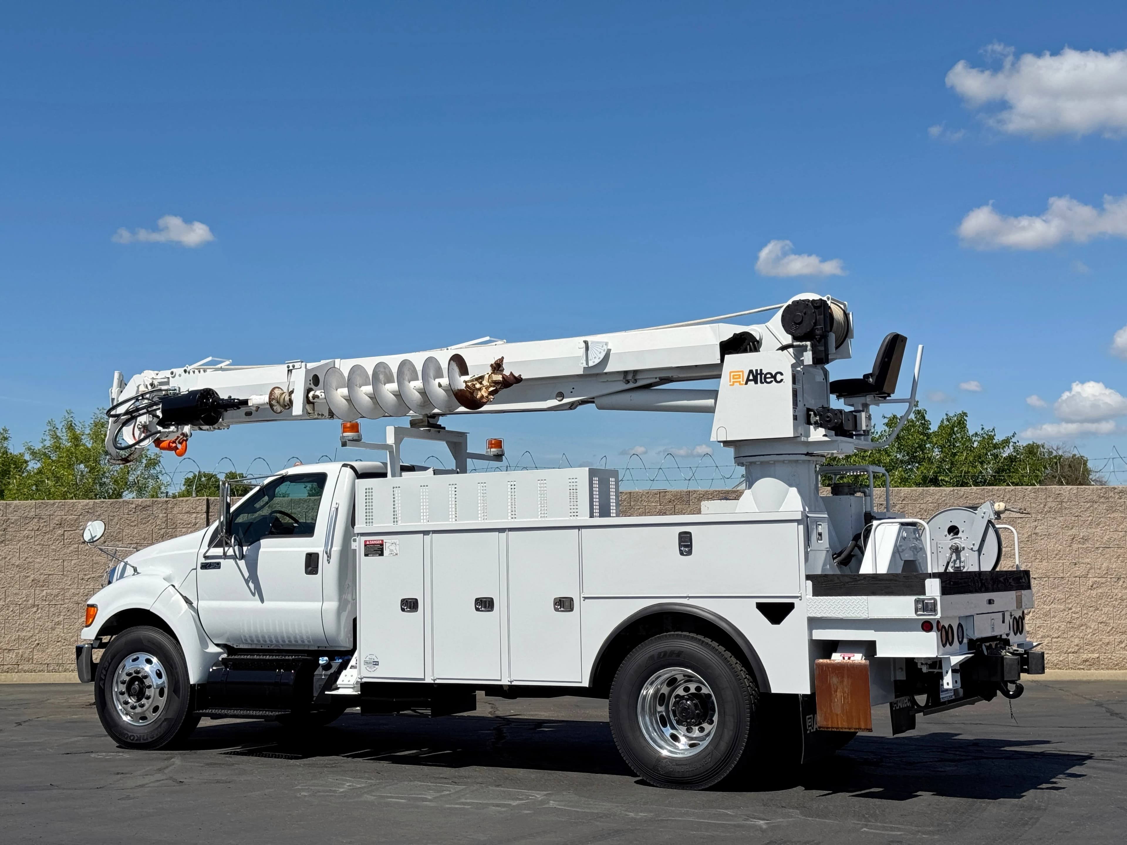 2012 Ford F750 Altec DM47B-TR Digger Derrick