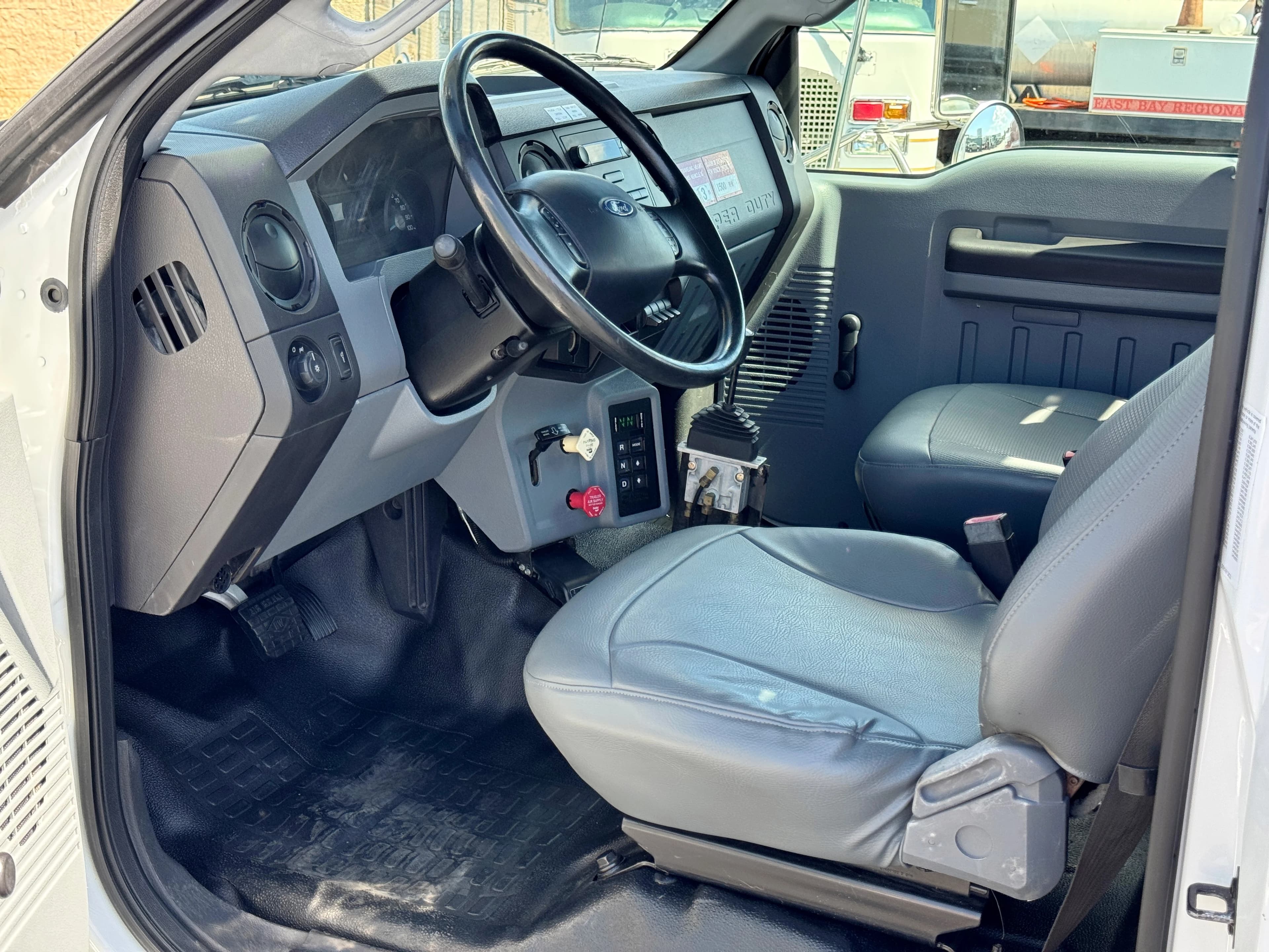 2012 Ford F750 Altec DM47B-TR Digger Derrick