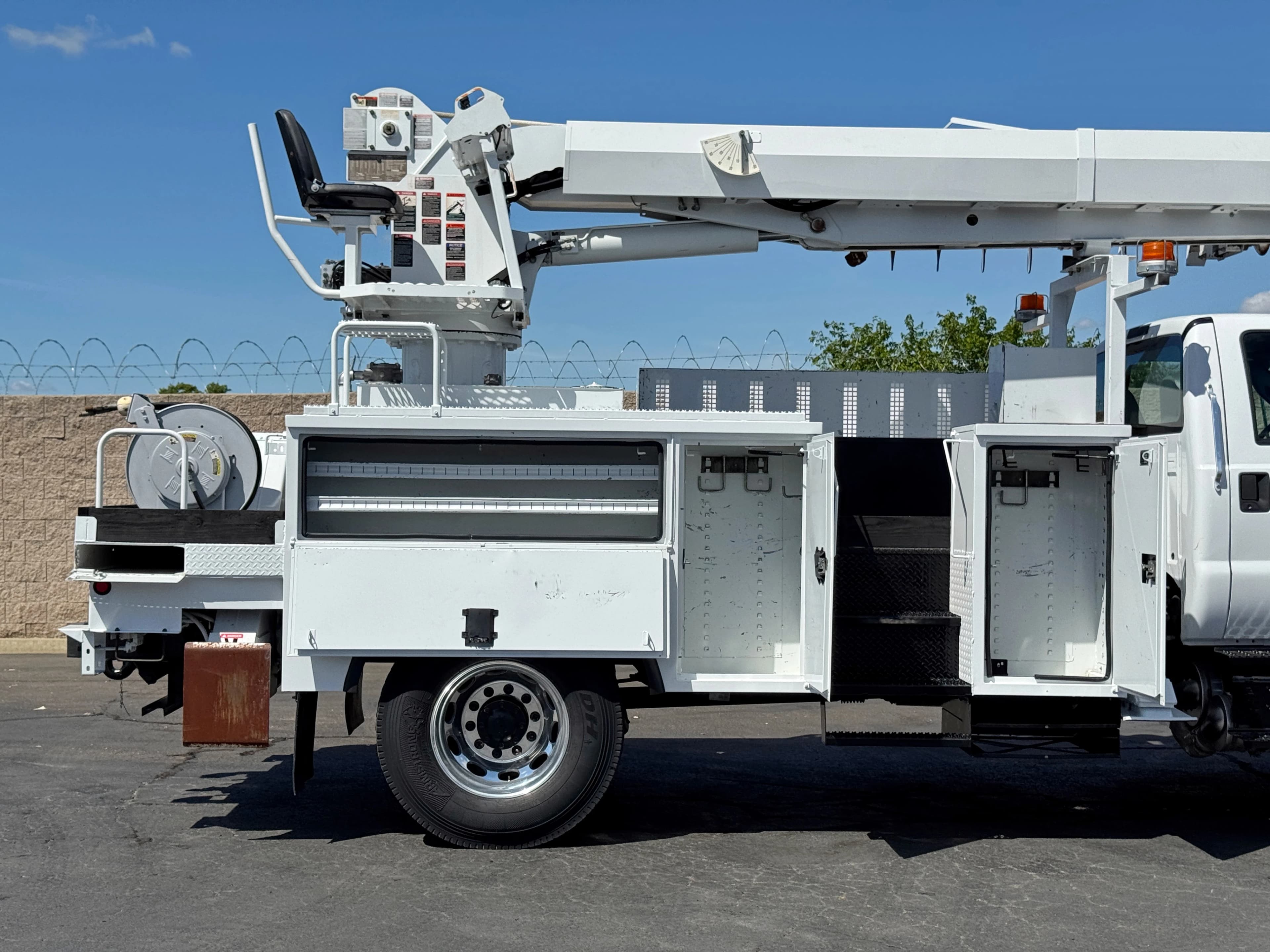 2012 Ford F750 Altec DM47B-TR Digger Derrick
