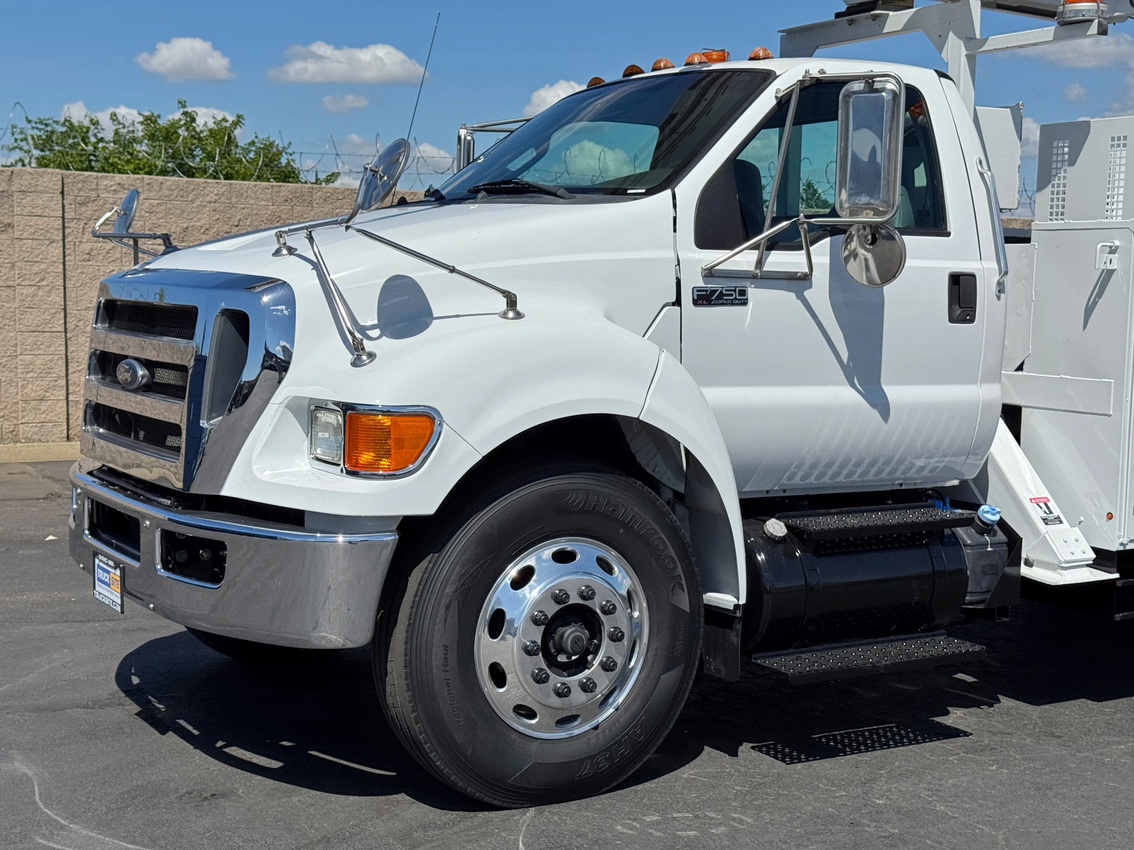 2012 Ford F750 Altec DM47B-TR Digger Derrick