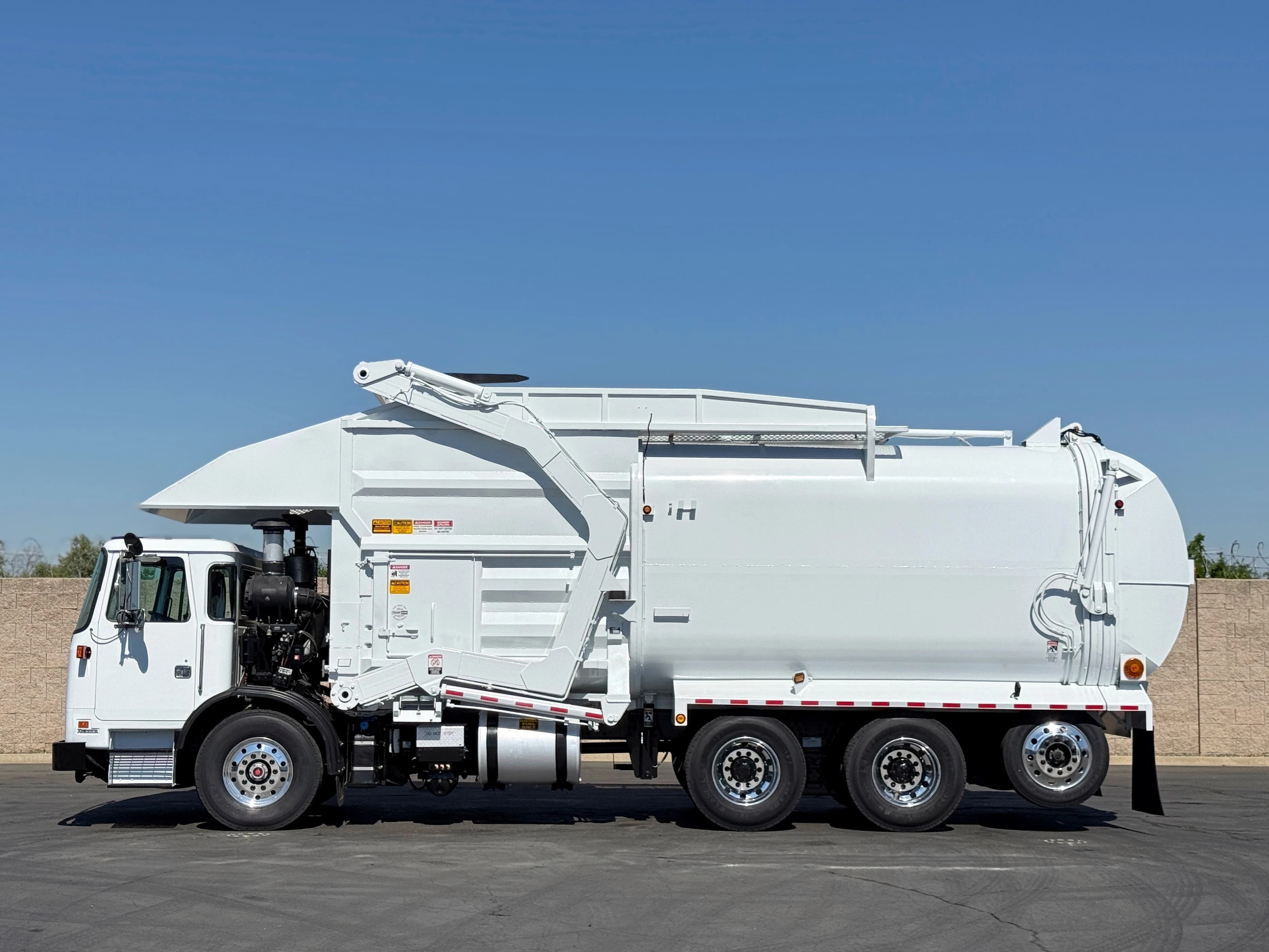 2011 Autocar Xpeditor 40 YD Amrep Front Load Garbage Truck