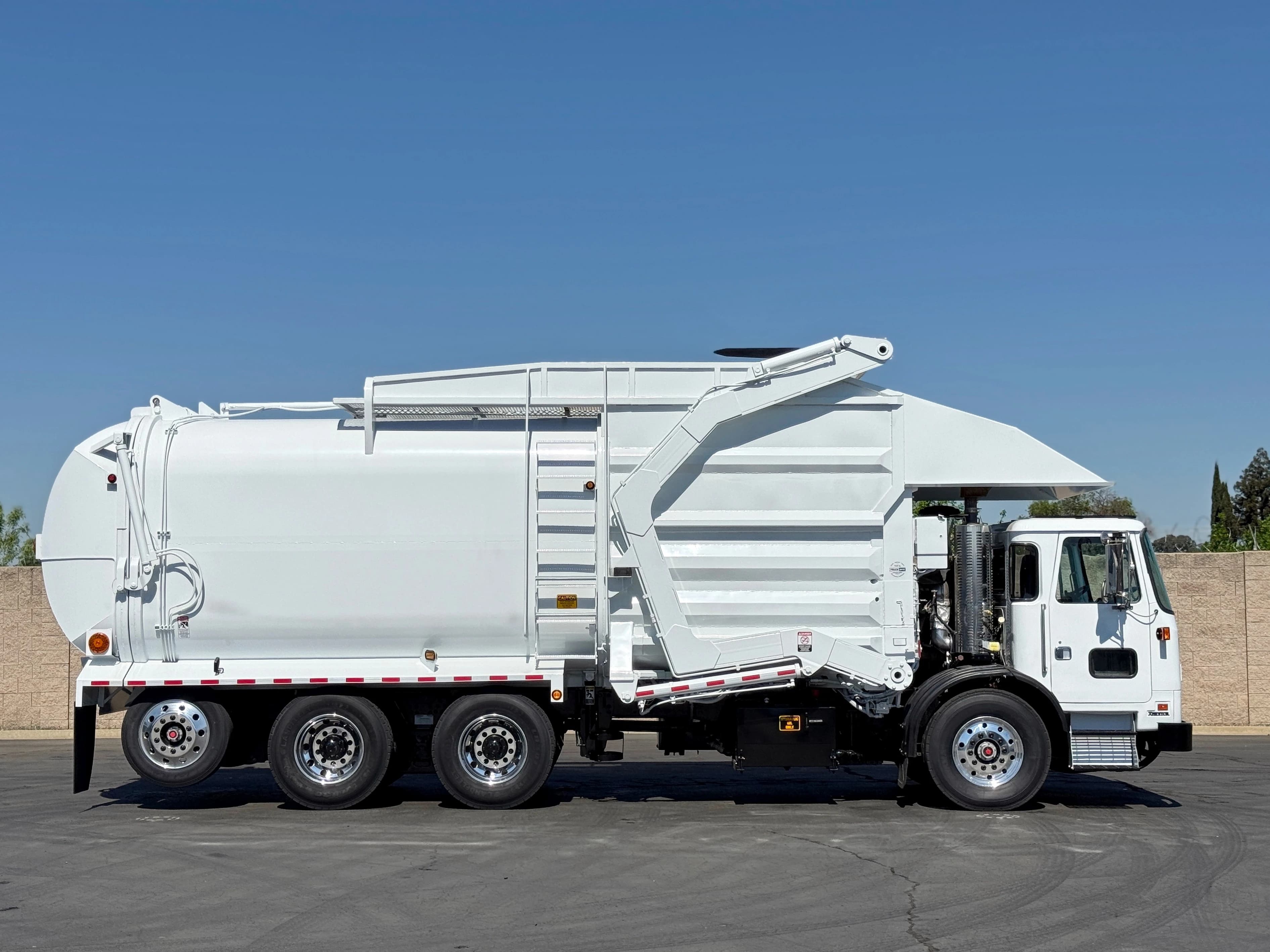 2011 Autocar Xpeditor 40 YD Amrep Front Load Garbage Truck