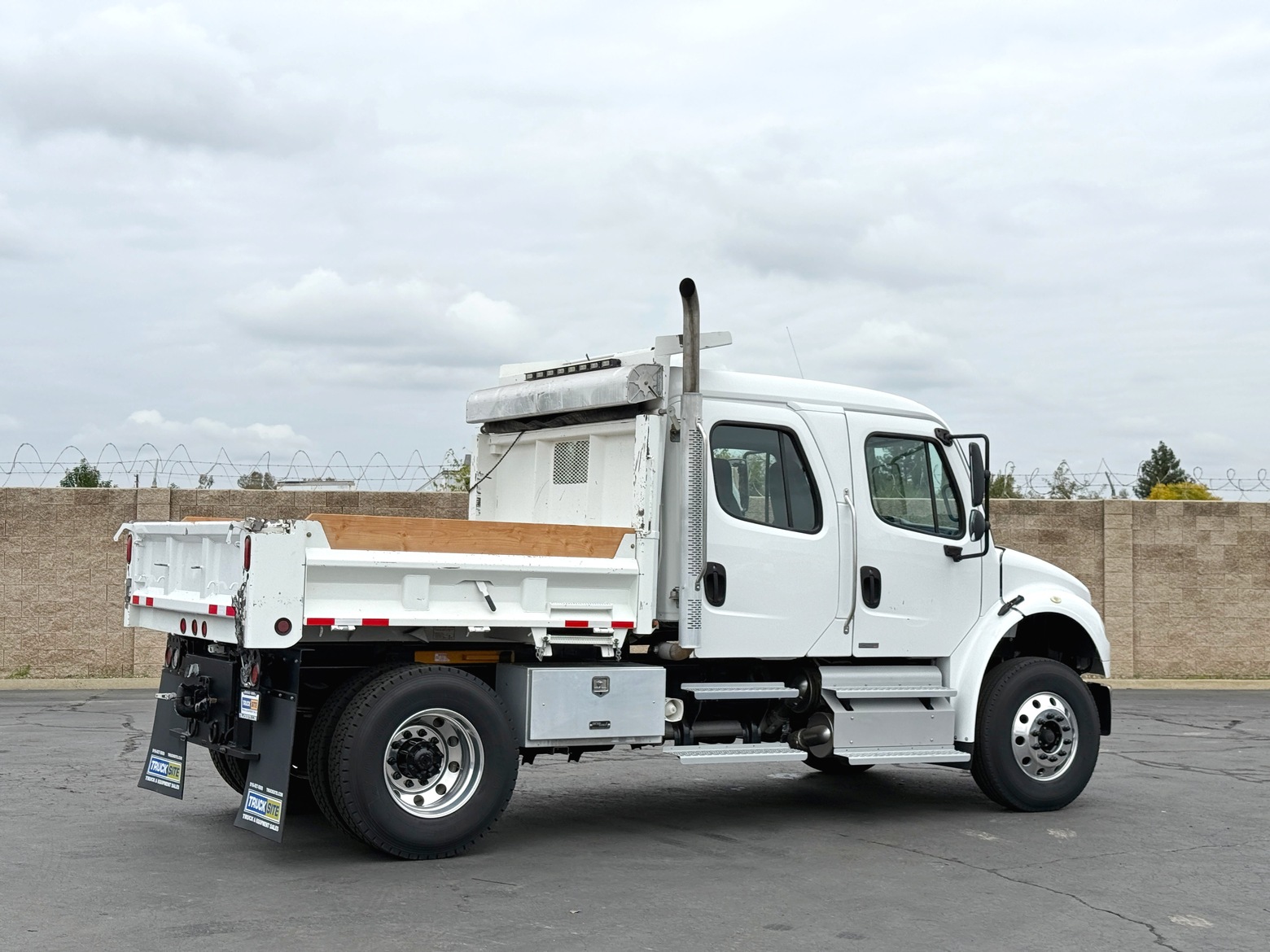 2012 Freightliner 3-4 Yard Crew Cab Dump Truck