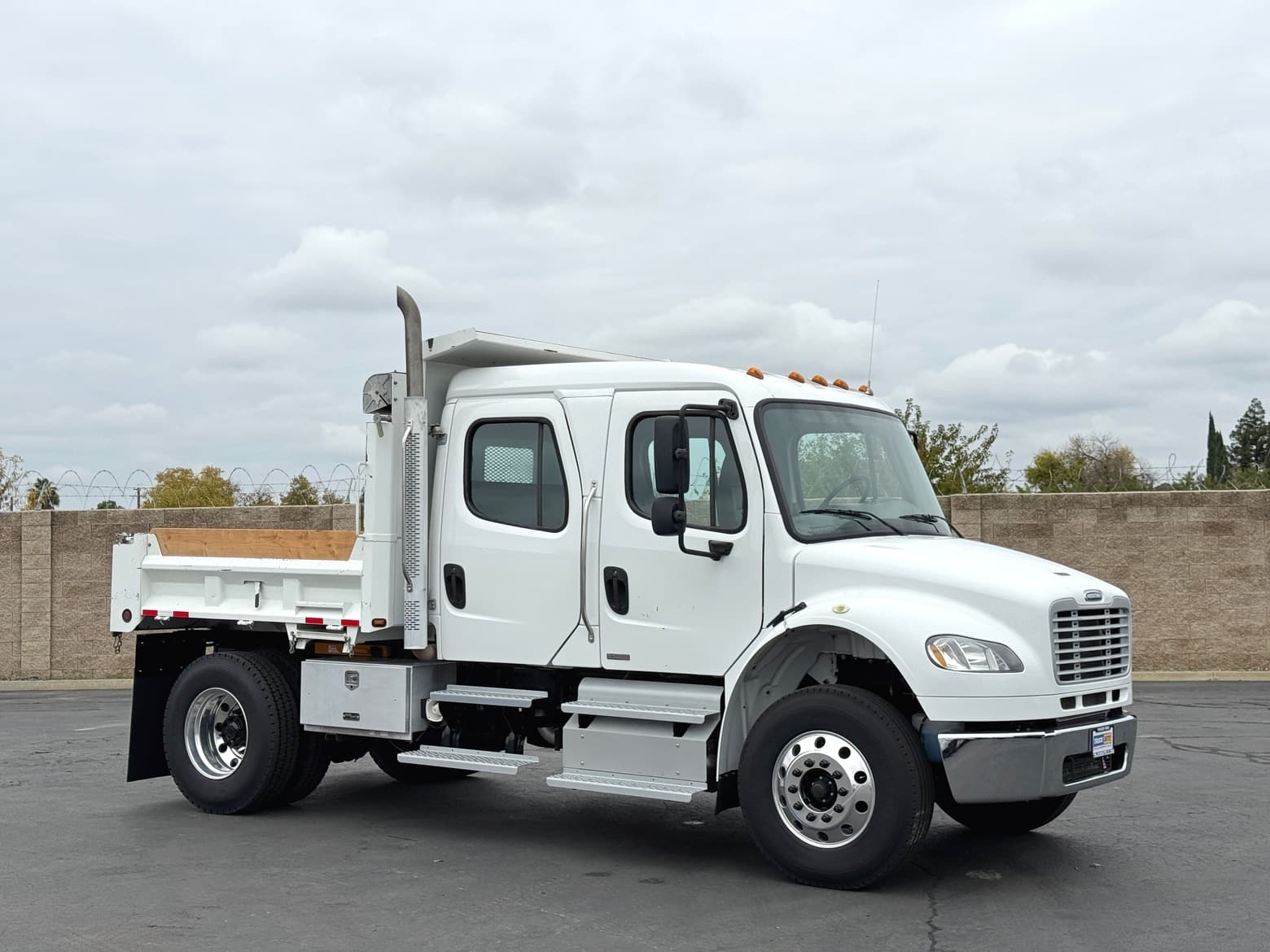 2012 Freightliner 3-4 Yard Crew Cab Dump Truck