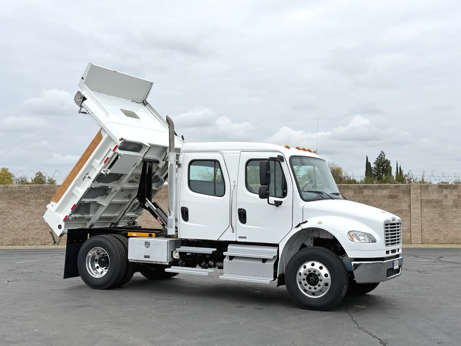 2012 Freightliner 3-4 Yard Crew Cab Dump Truck