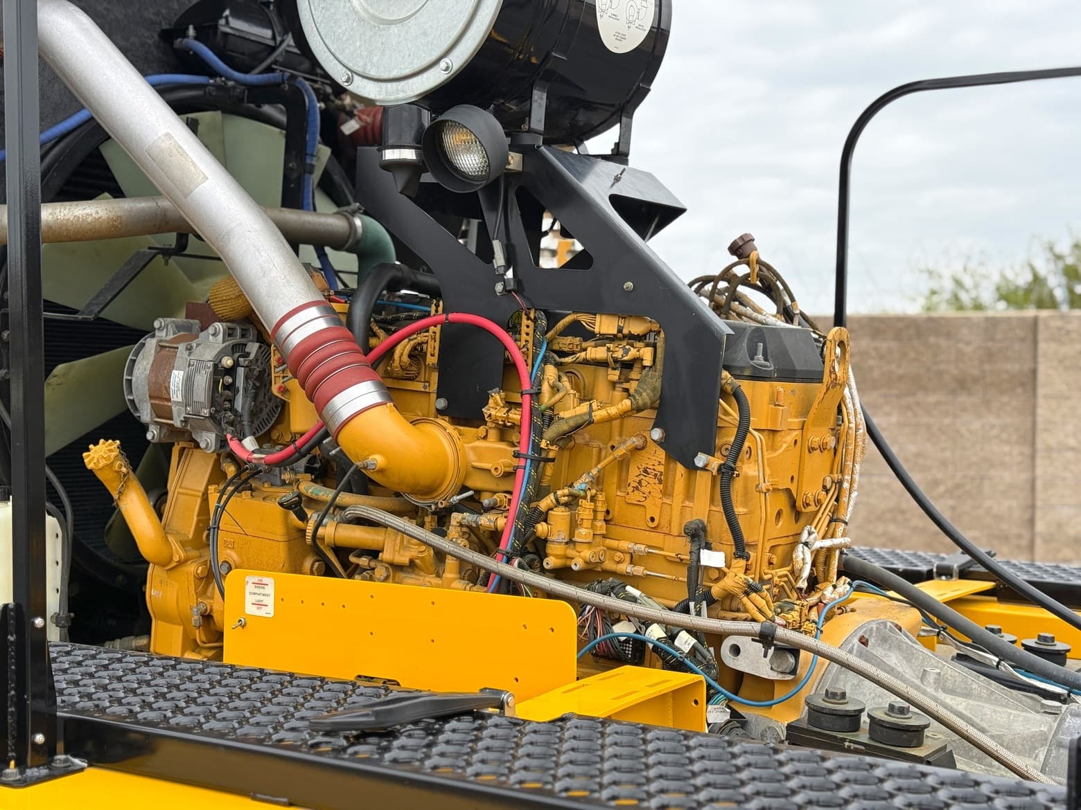 2011 Oshkosh 4x4 H2723B H-Series Chassis