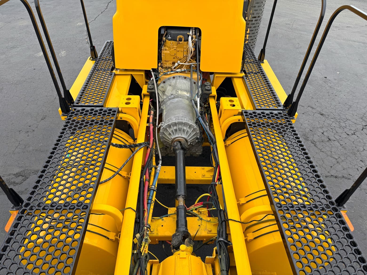 2011 Oshkosh 4x4 H2723B H-Series Chassis