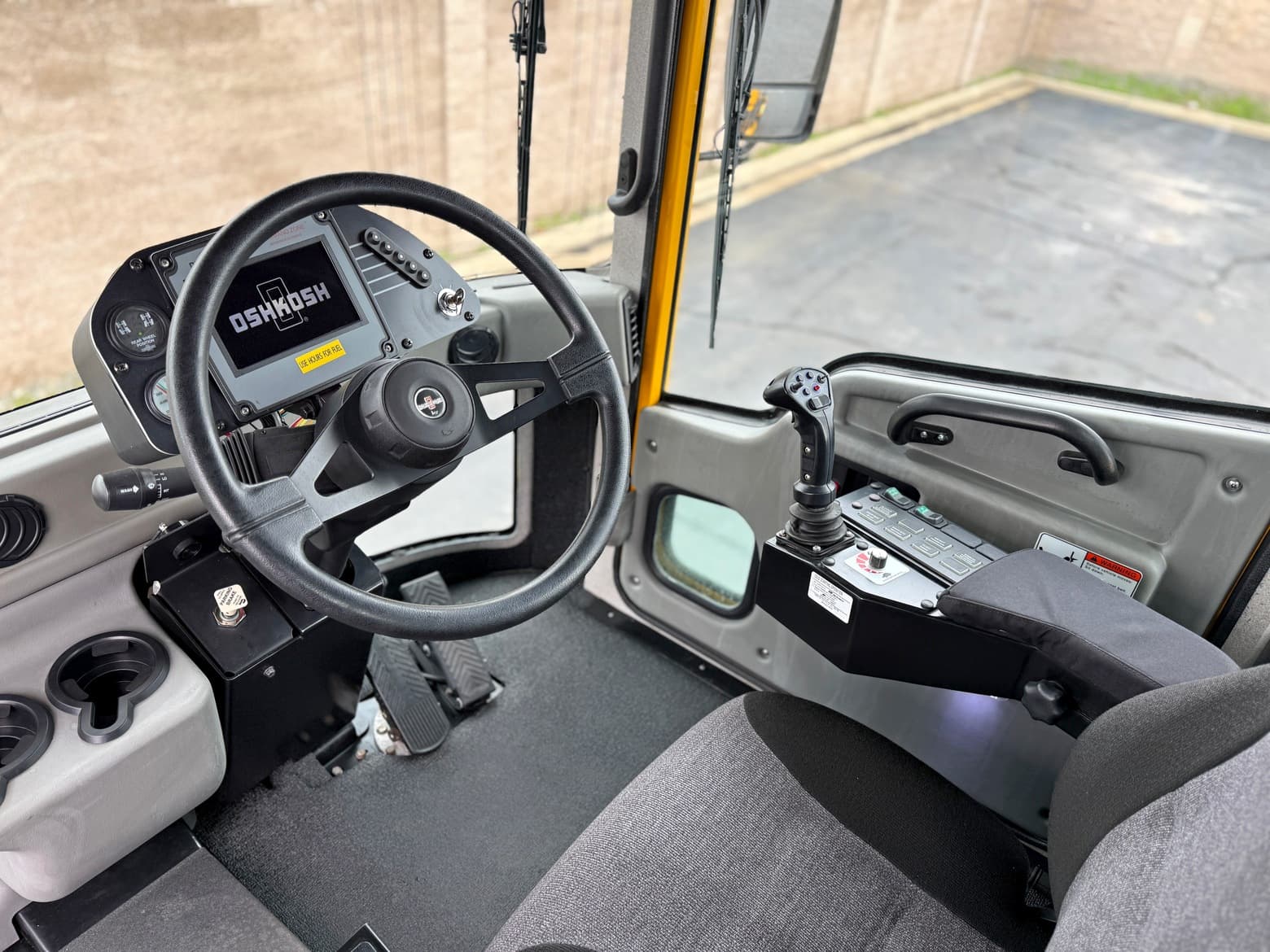 2011 Oshkosh 4x4 H2723B H-Series Chassis