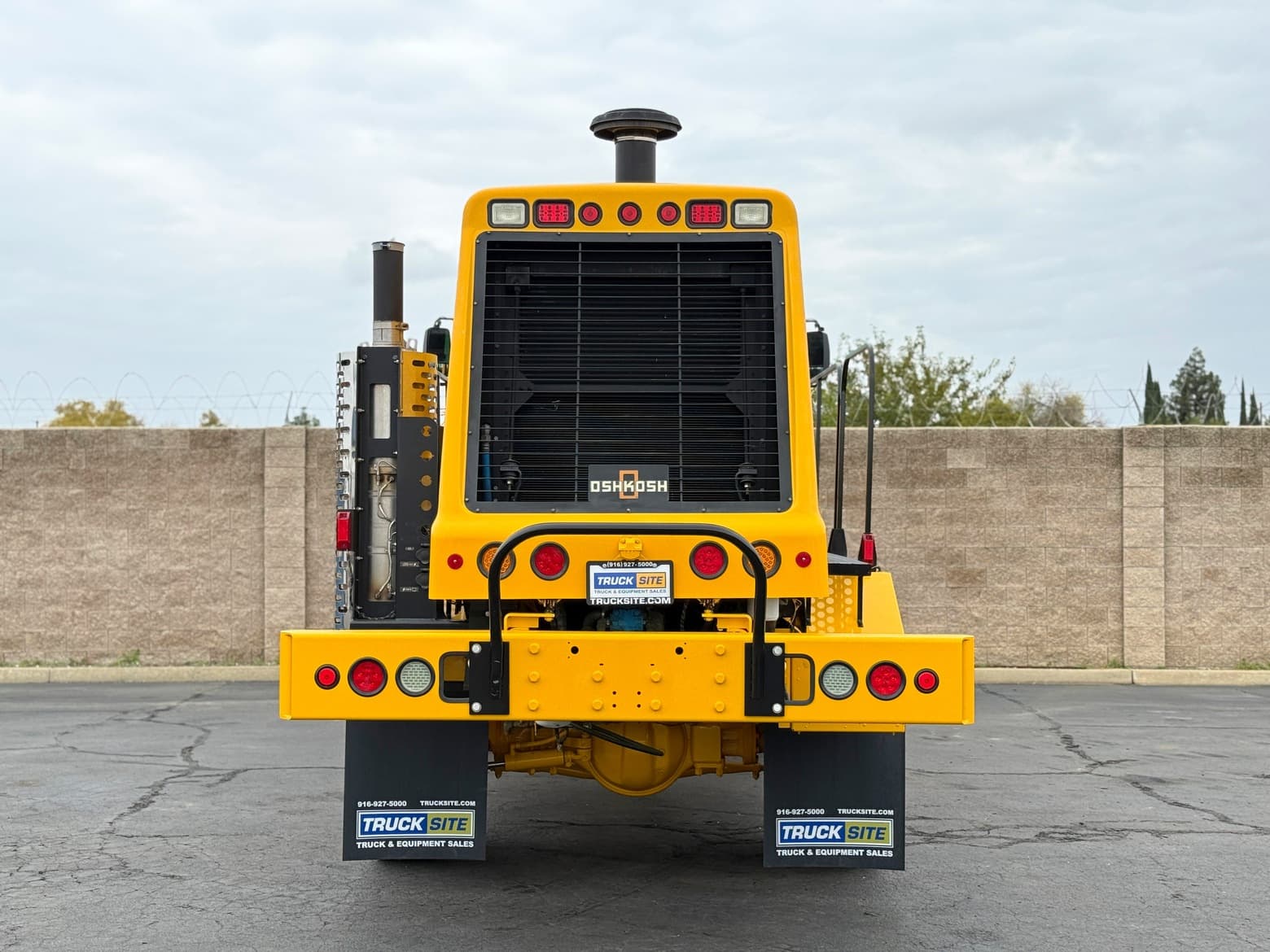 2011 Oshkosh 4x4 H2723B H-Series Chassis