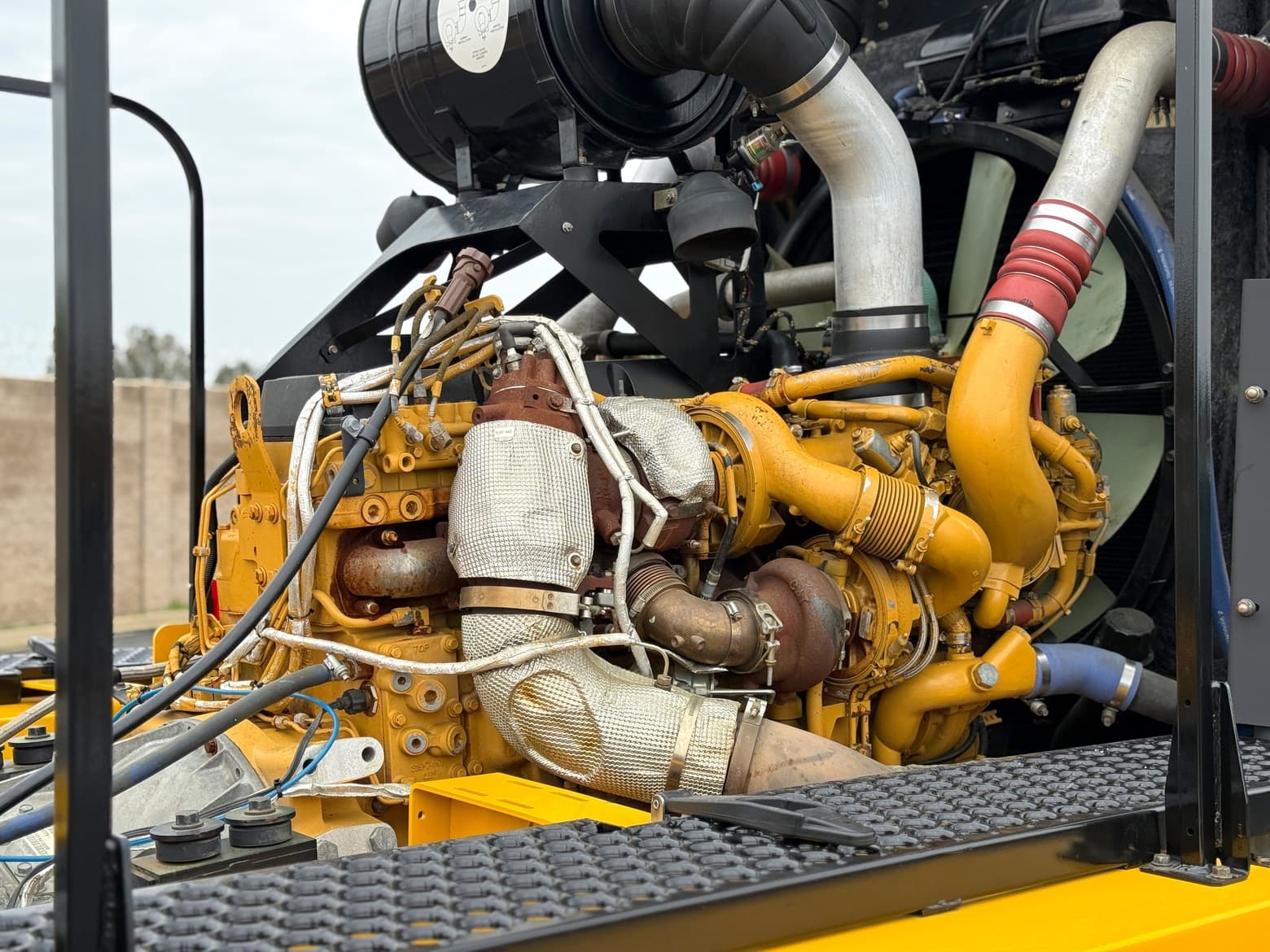 2011 Oshkosh 4x4 H2723B H-Series Chassis