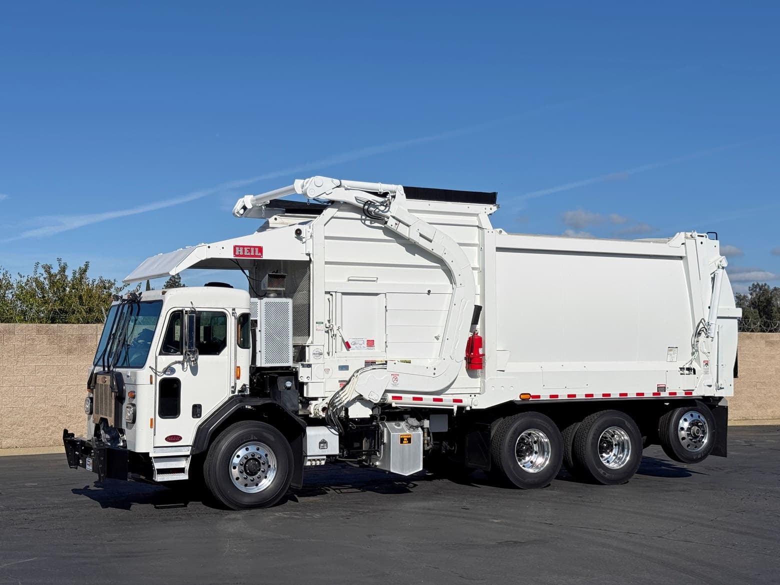 2020 Peterbilt 520 Heil Half Pack 40 YD Residential Front Loader