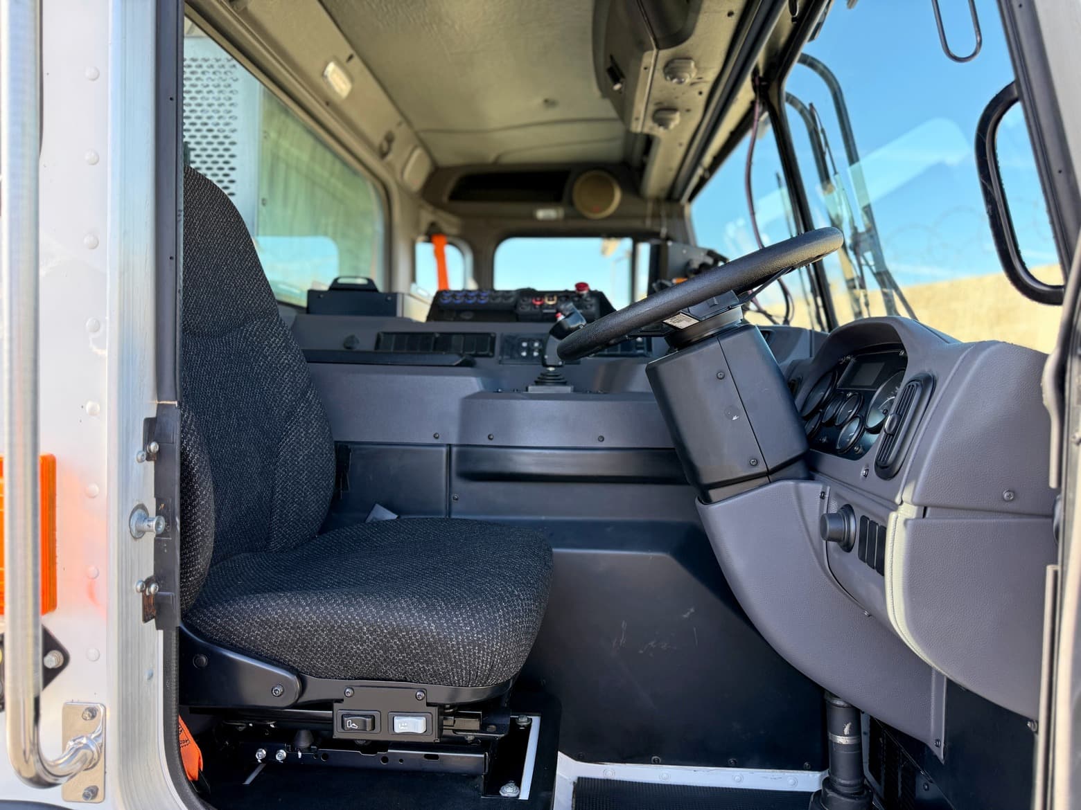 2020 Peterbilt 520 Heil Half Pack 40 YD Residential Front Loader