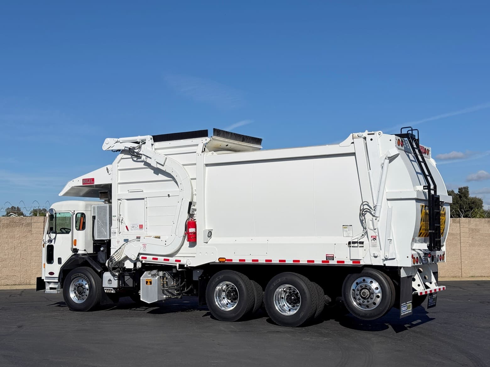 2020 Peterbilt 520 Heil Half Pack 40 YD Residential Front Loader