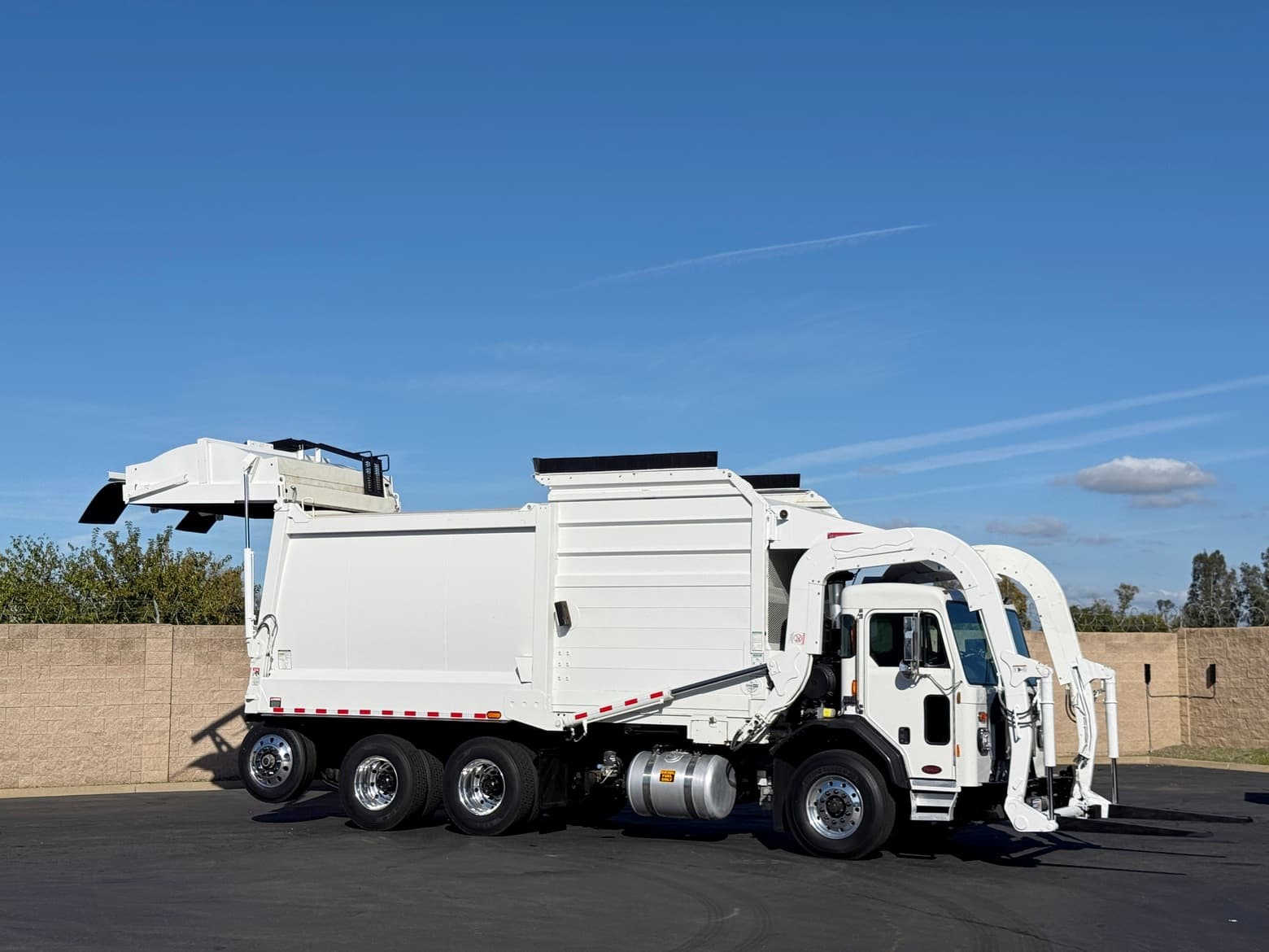 2020 Peterbilt 520 Heil Half Pack 40 YD Residential Front Loader