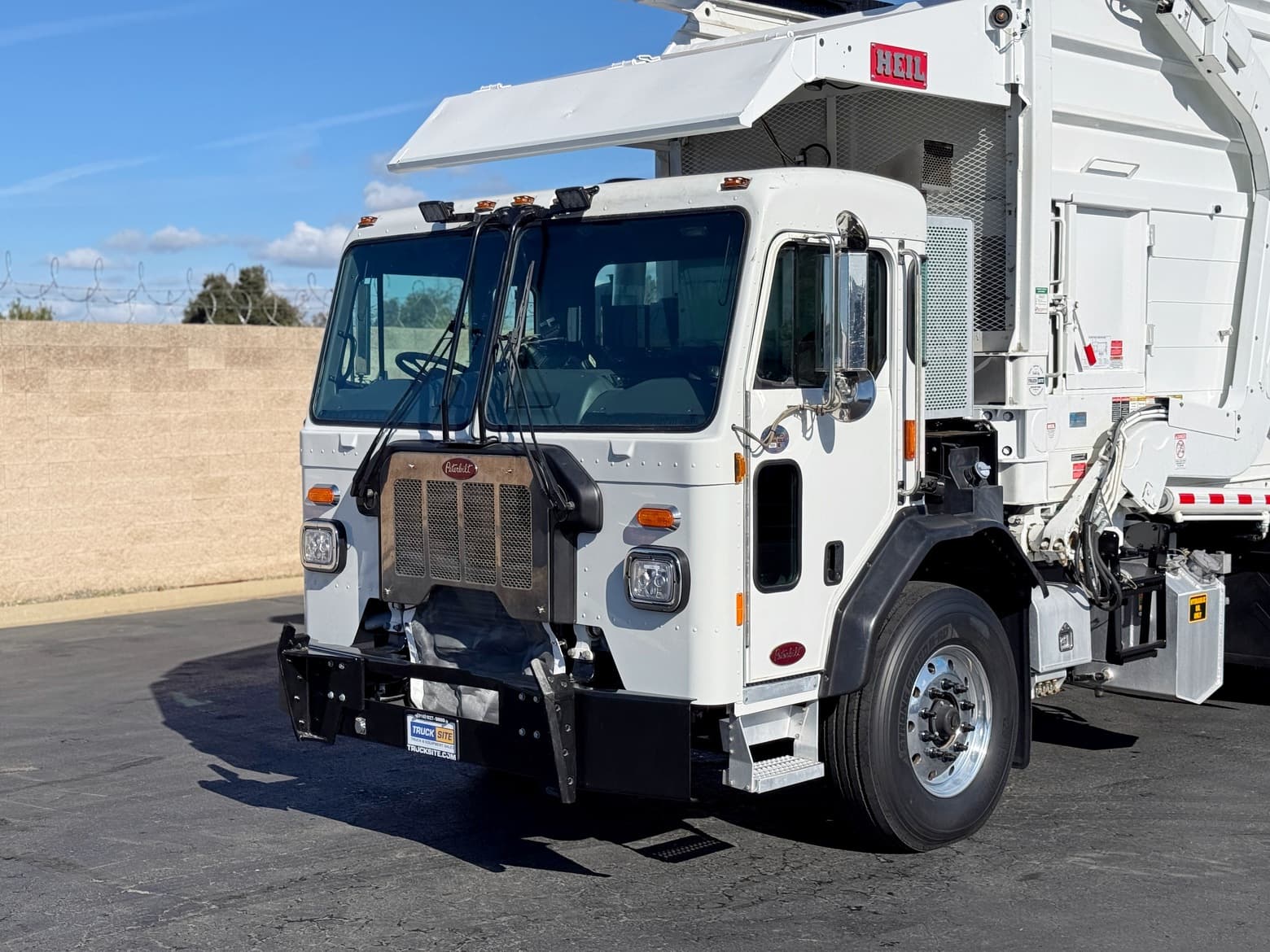 2020 Peterbilt 520 Heil Half Pack 40 YD Residential Front Loader