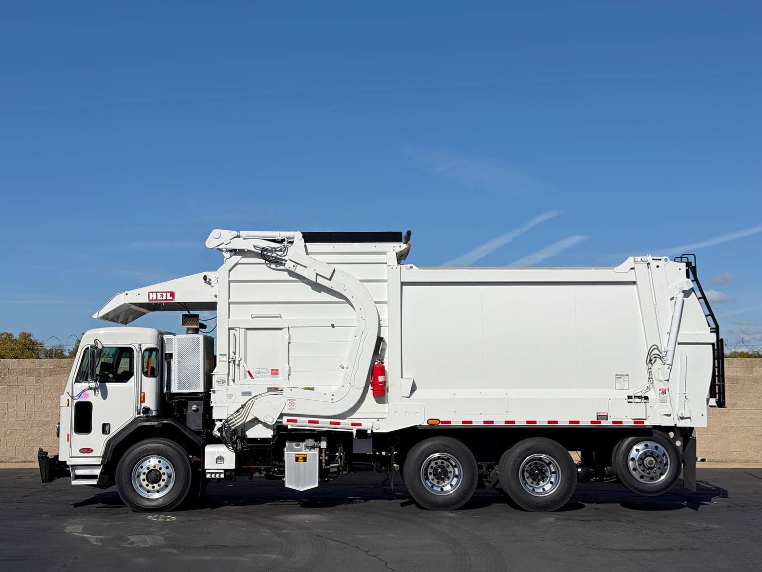 2020 Peterbilt 520 Heil Half Pack 40 YD Residential Front Loader