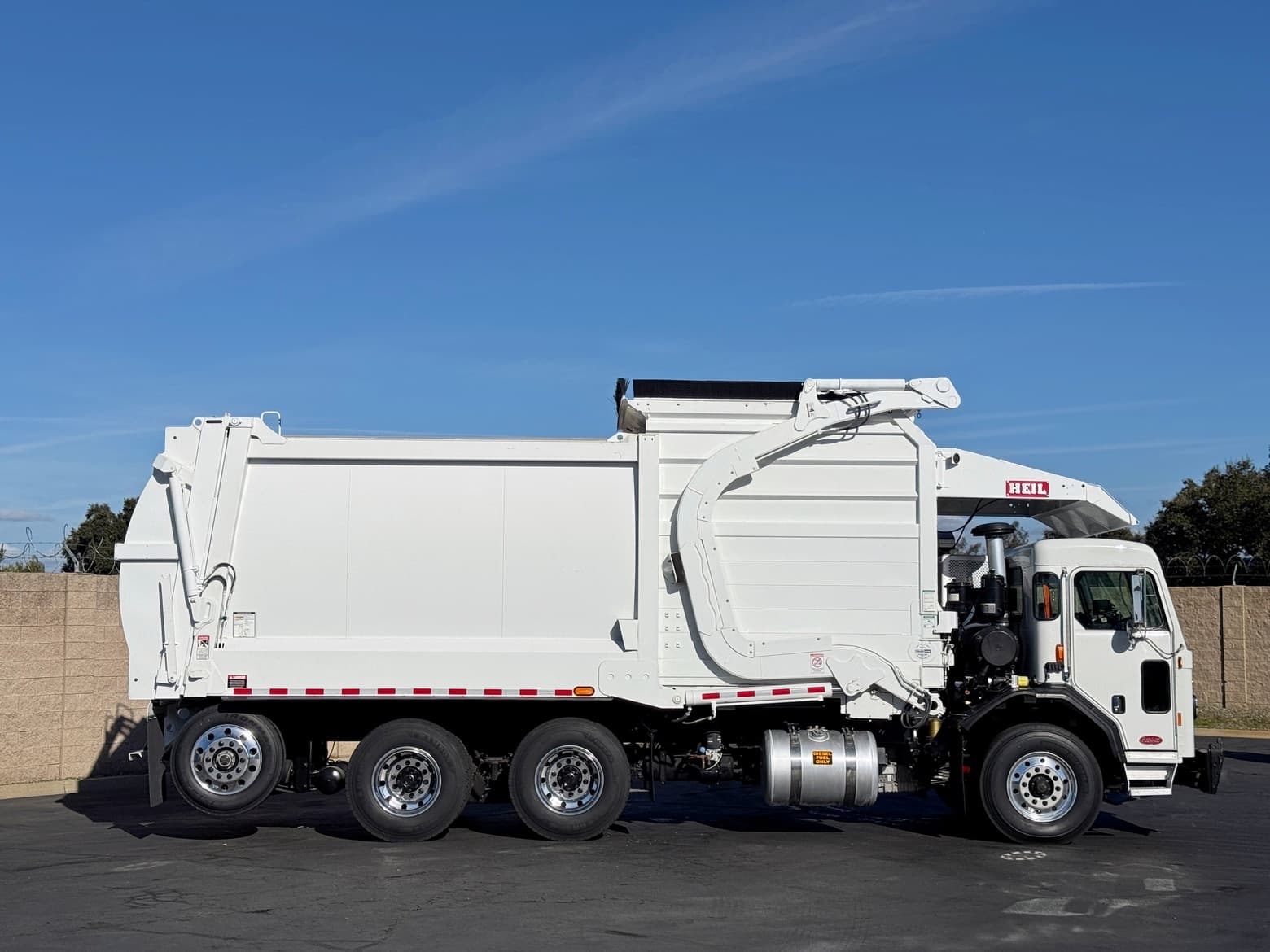 2020 Peterbilt 520 Heil Half Pack 40 YD Residential Front Loader