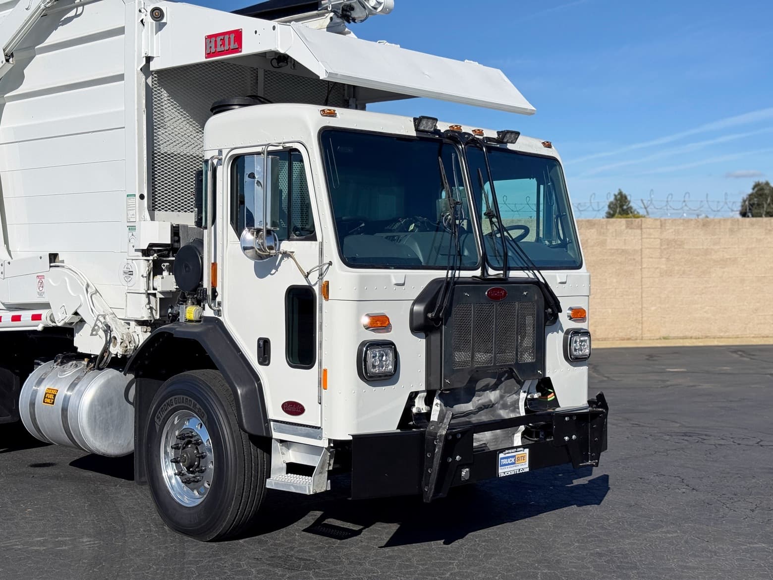 2020 Peterbilt 520 Heil Half Pack 40 YD Residential Front Loader
