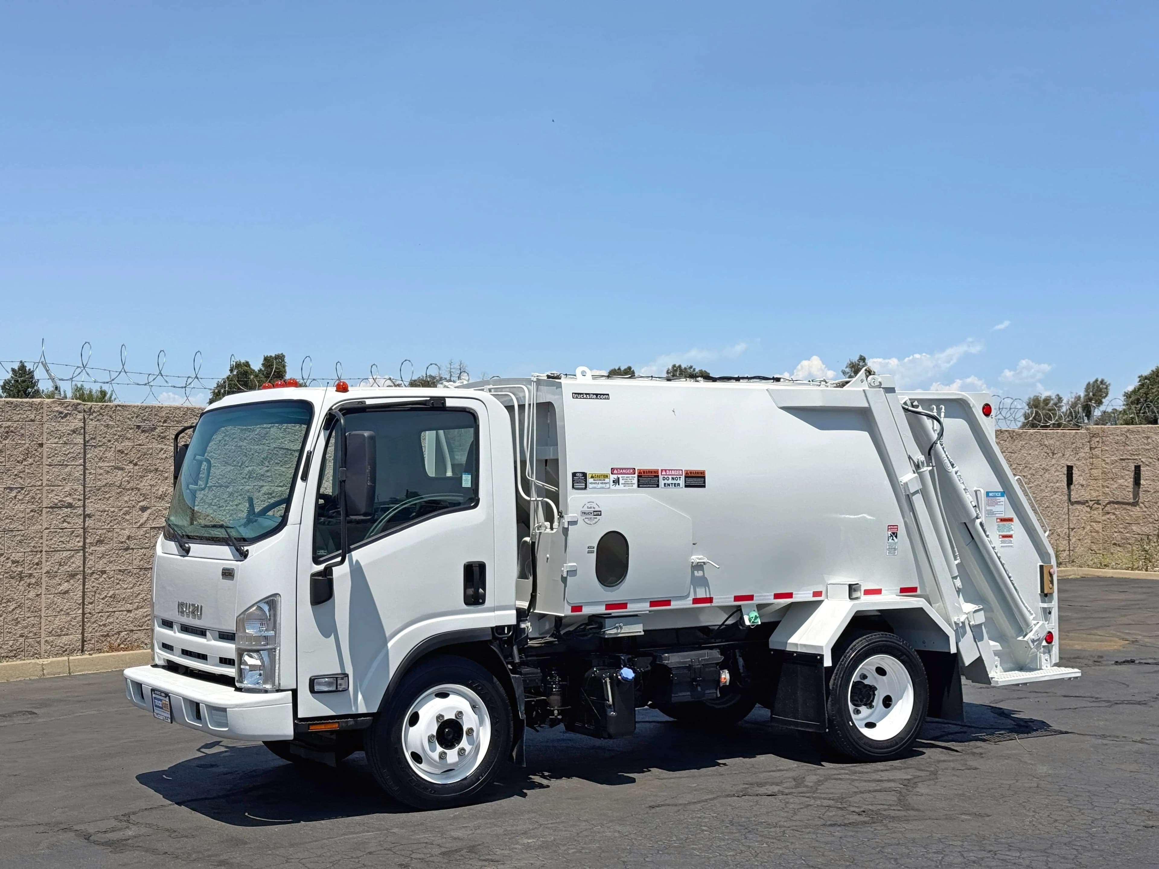 2012 Isuzu New Way 6RL Rear Load Garbage Truck