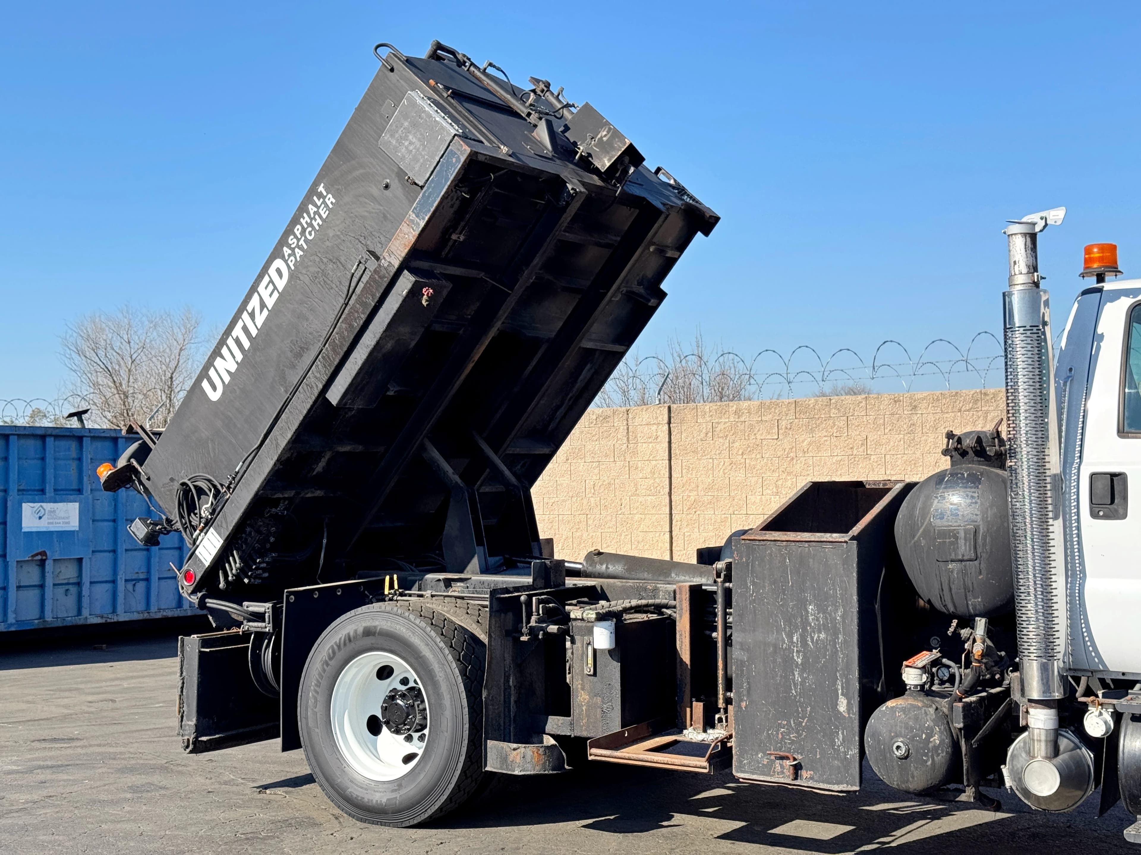 2004 Ford F750 PB Loader Asphalt Pothole Patcher