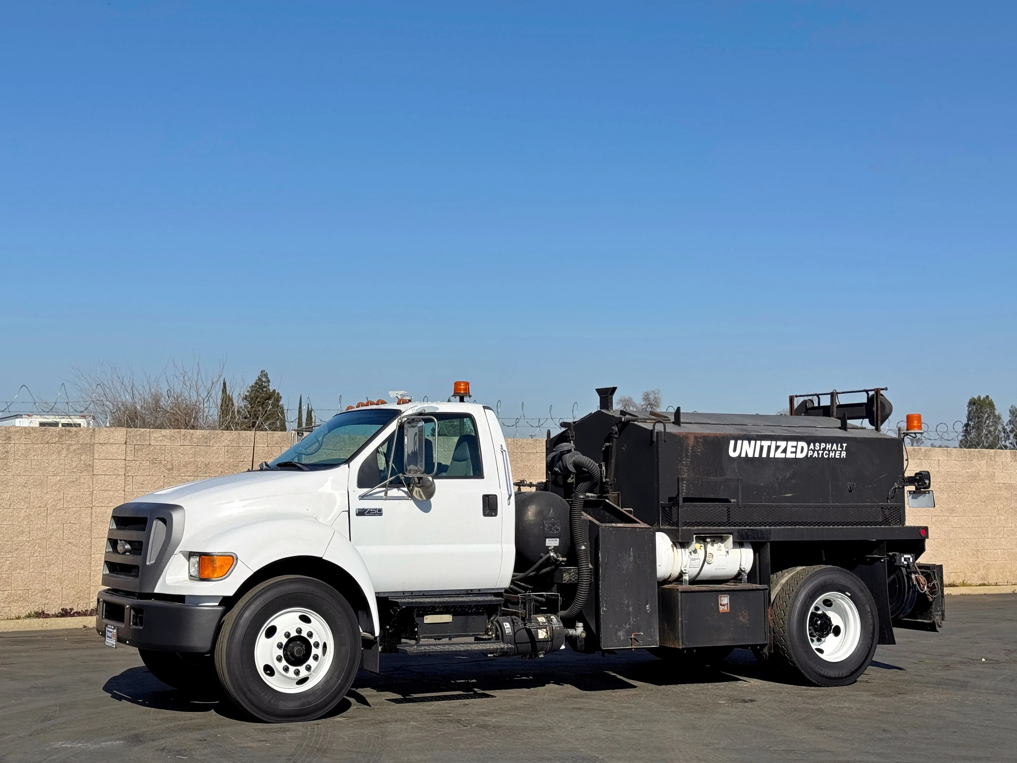 2004 Ford F750 PB Loader Asphalt Pothole Patcher