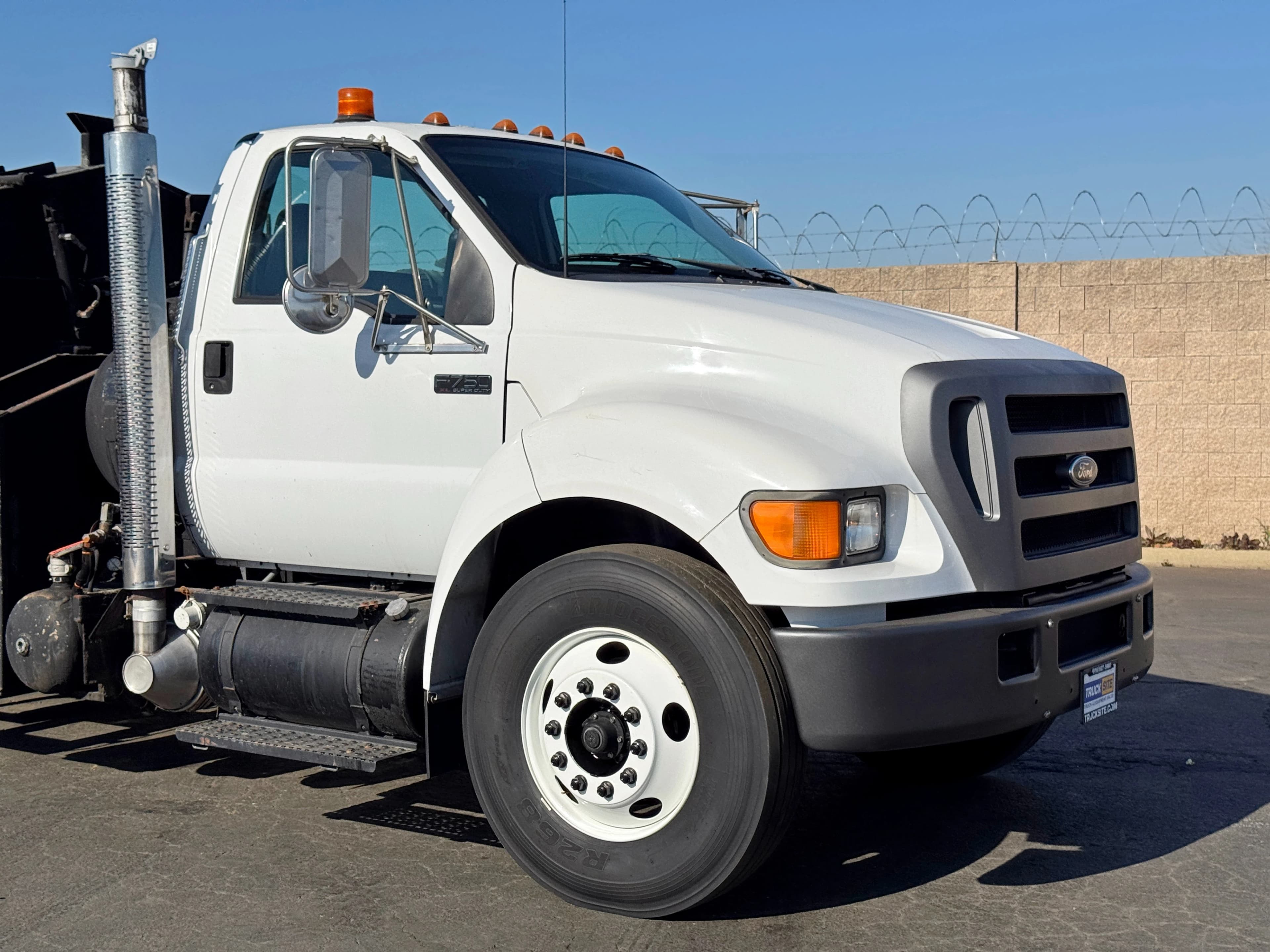 2004 Ford F750 PB Loader Asphalt Pothole Patcher