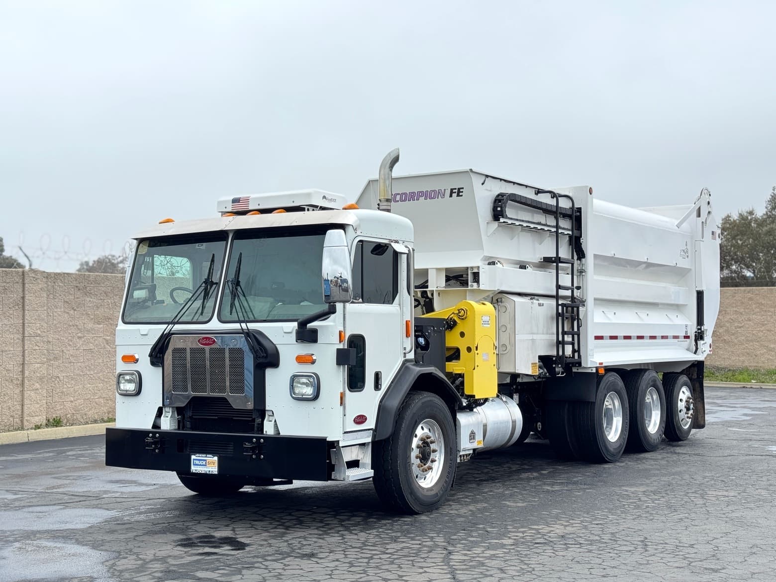 2019 Peterbilt 520 Dadee Scorpion 36 YD ASL Garbage Truck