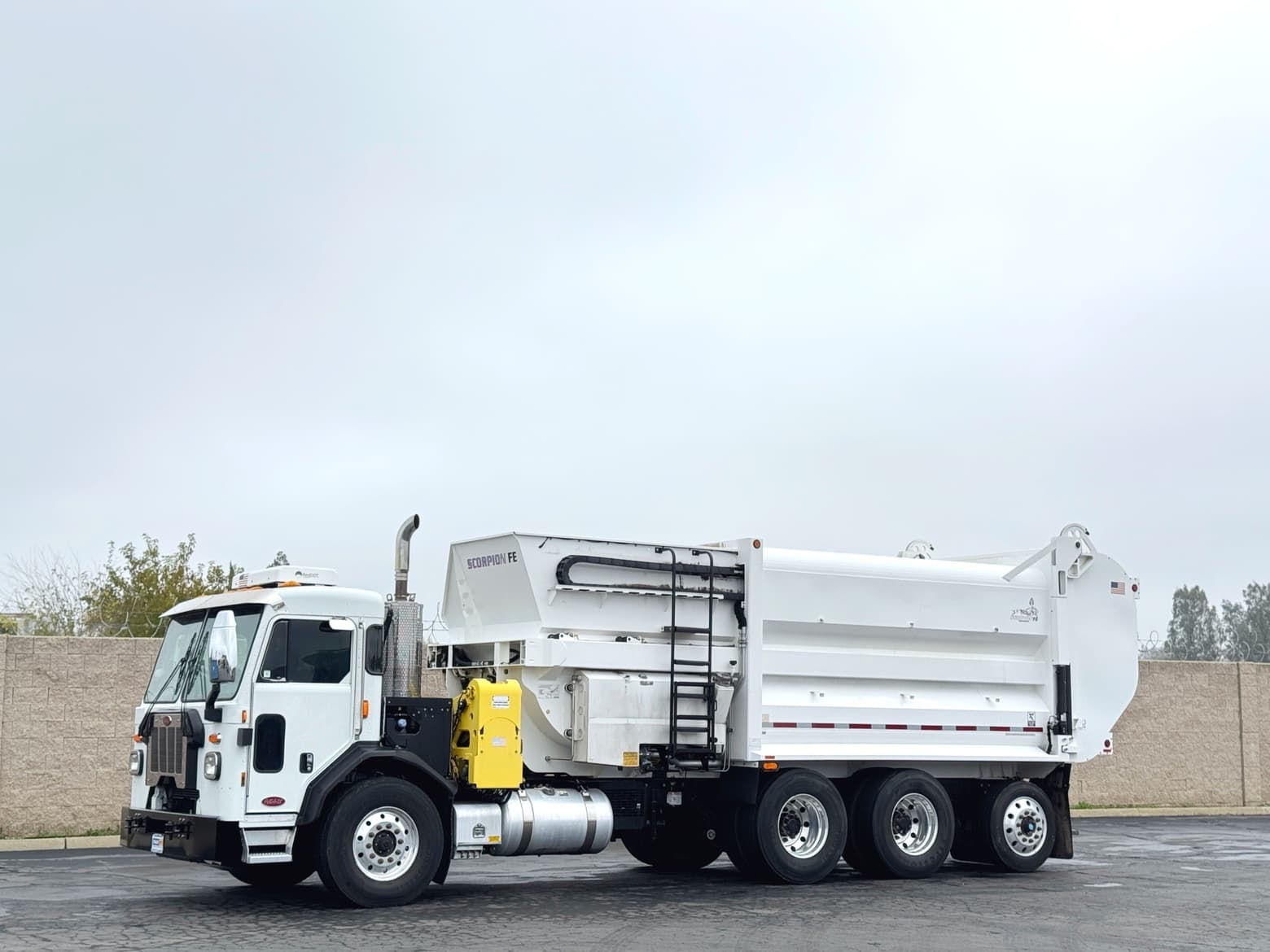 2019 Peterbilt 520 Dadee Scorpion 36 YD ASL Garbage Truck