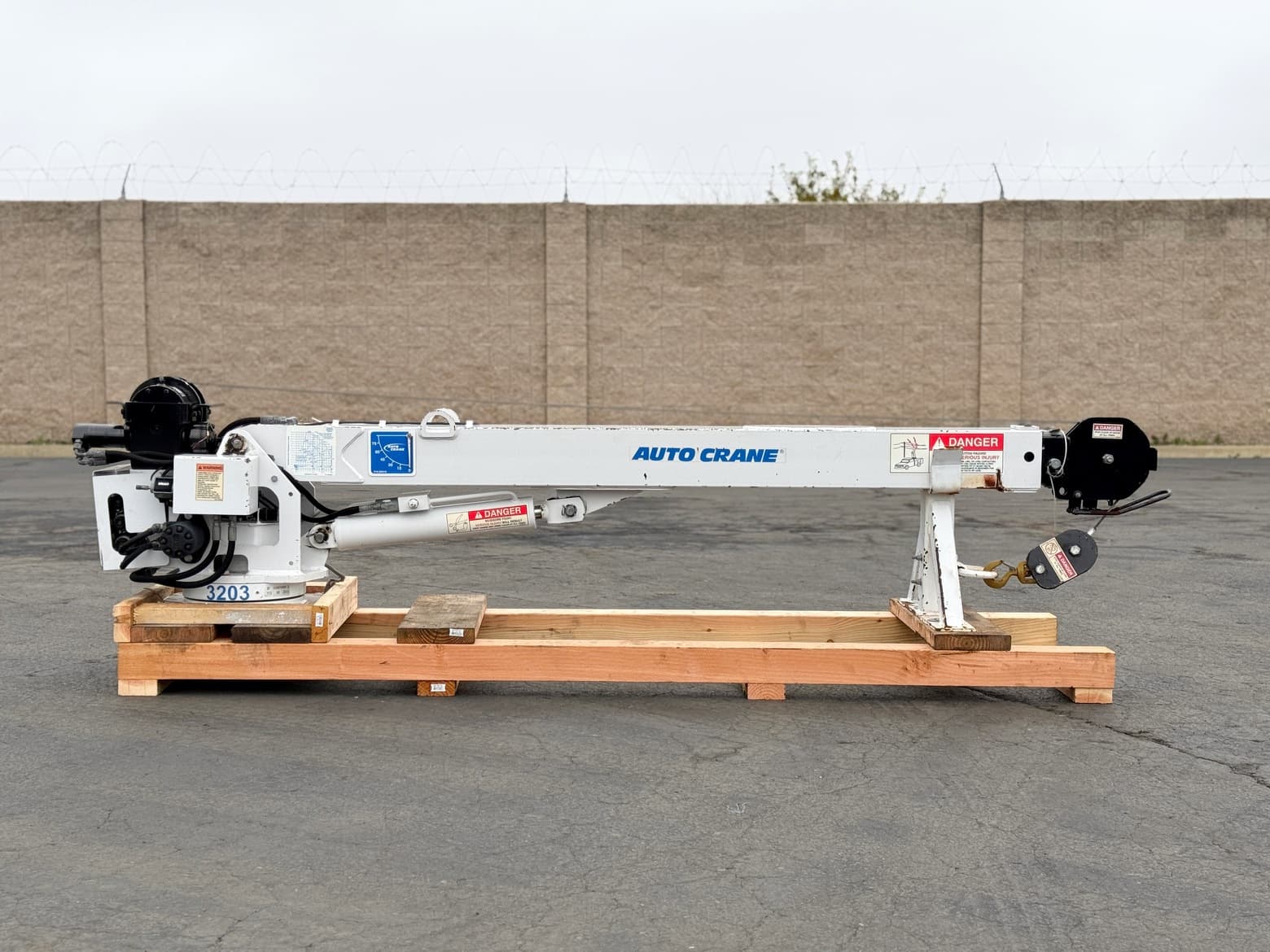 Auto Crane Lift 3203H Series Hydraulic Crane For Sale