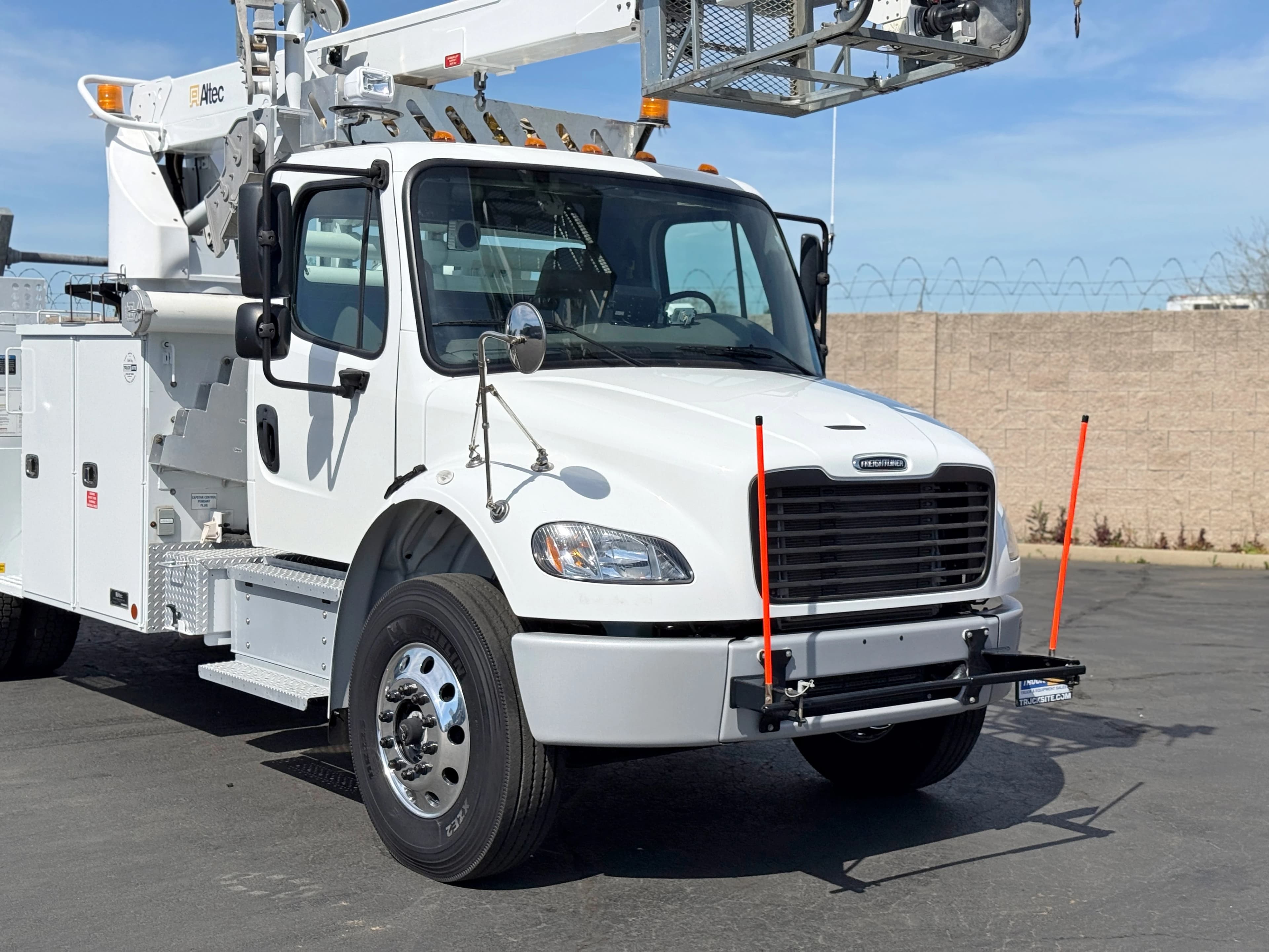 2022 Freightliner M2 106 Altec T40P Aerial Cable Placer
