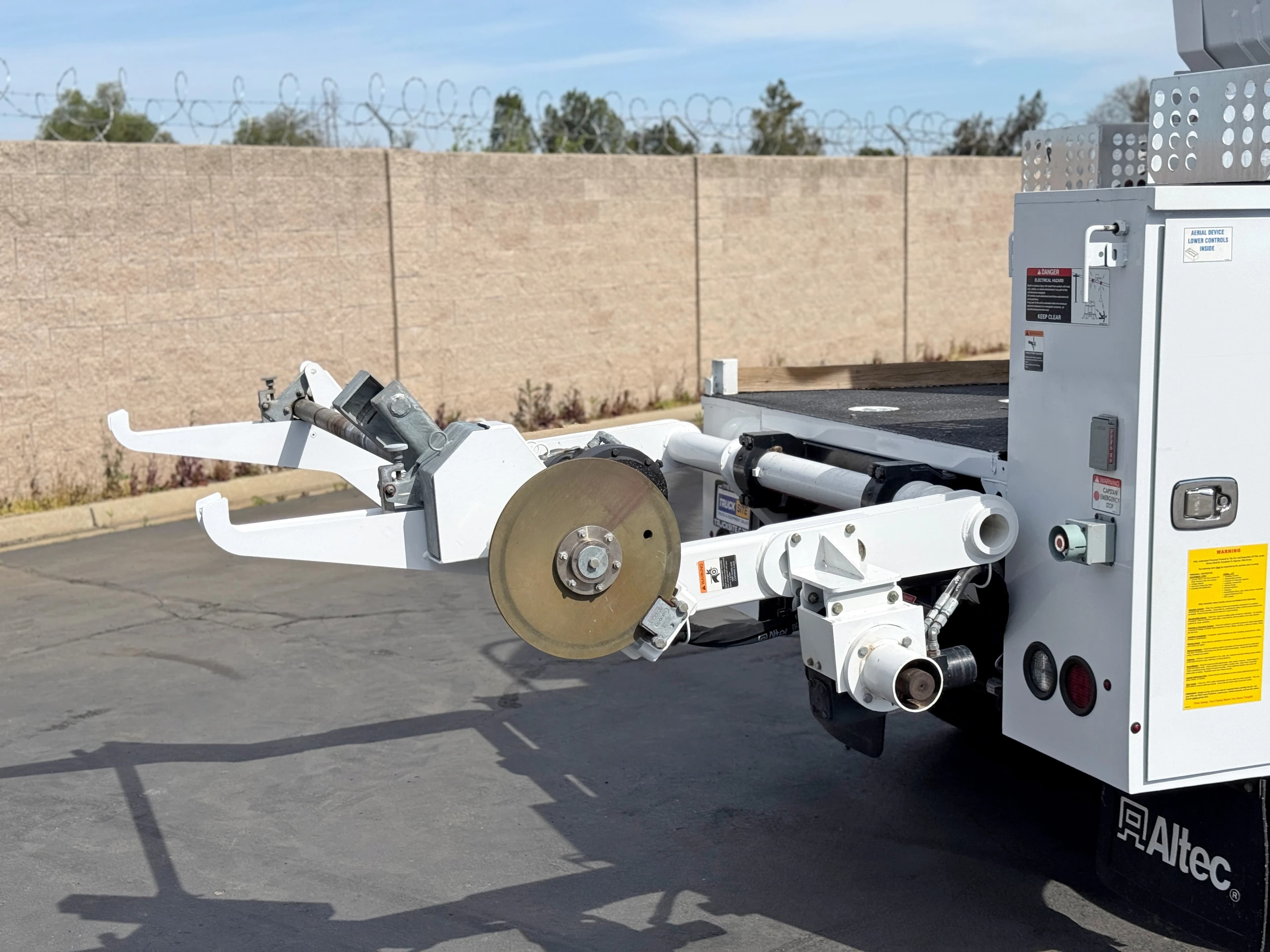 2022 Freightliner M2 106 Altec T40P Aerial Cable Placer