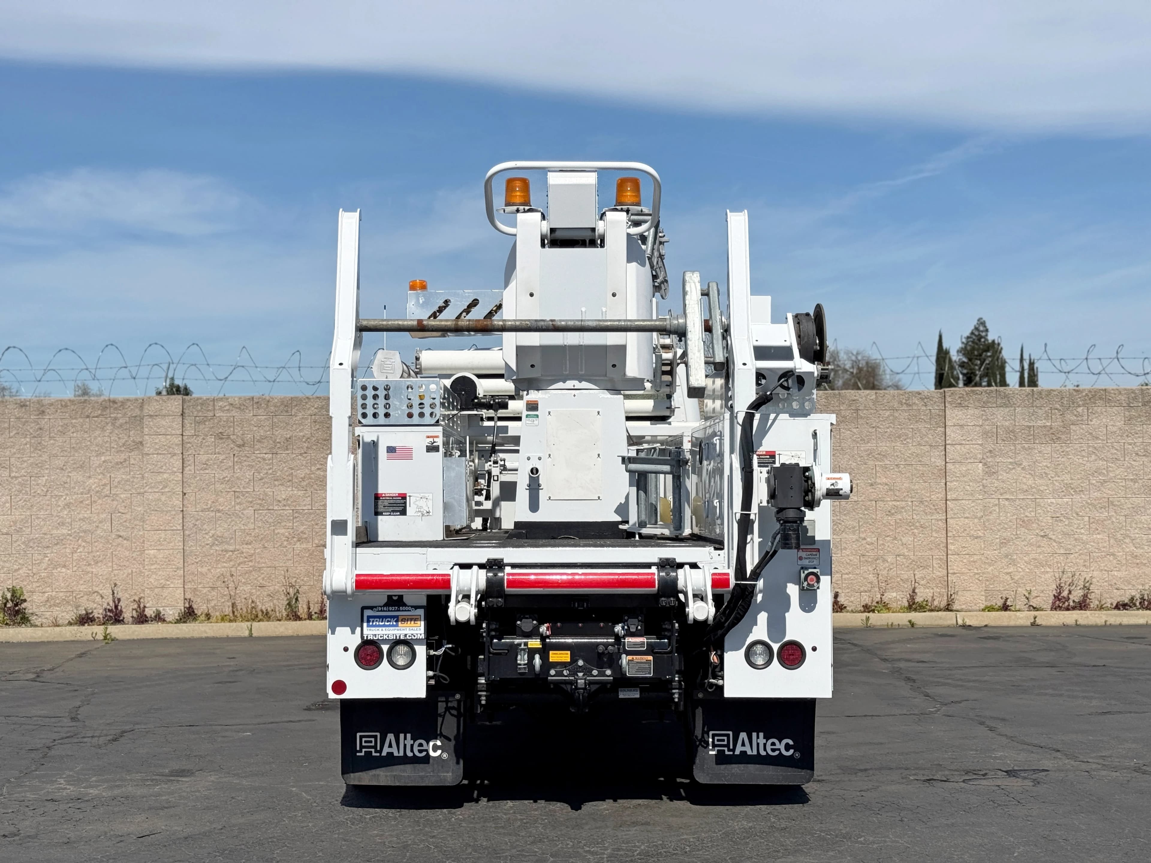 2022 Freightliner M2 106 Altec T40P Aerial Cable Placer