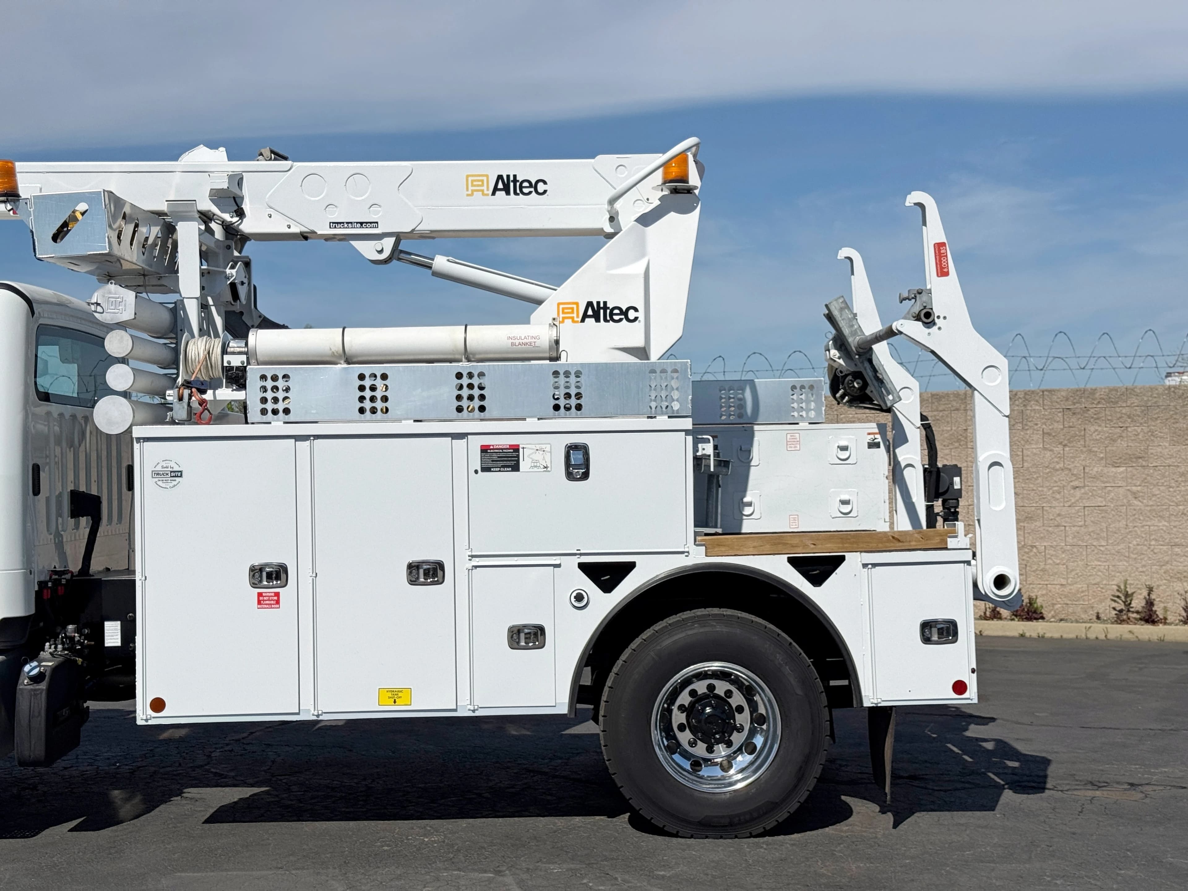 2022 Freightliner M2 106 Altec T40P Aerial Cable Placer