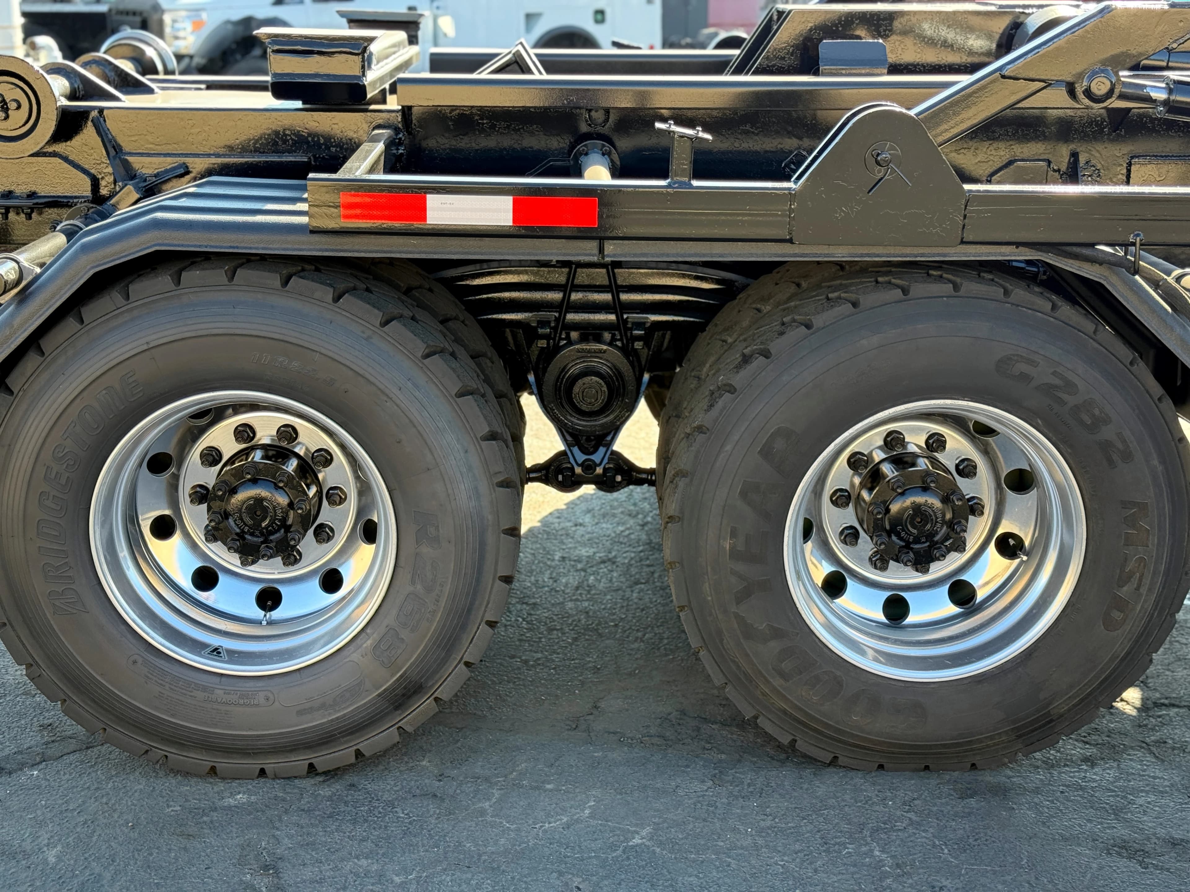 2005 Volvo VHD Swaploader SL-405 Hooklift Hoist Truck