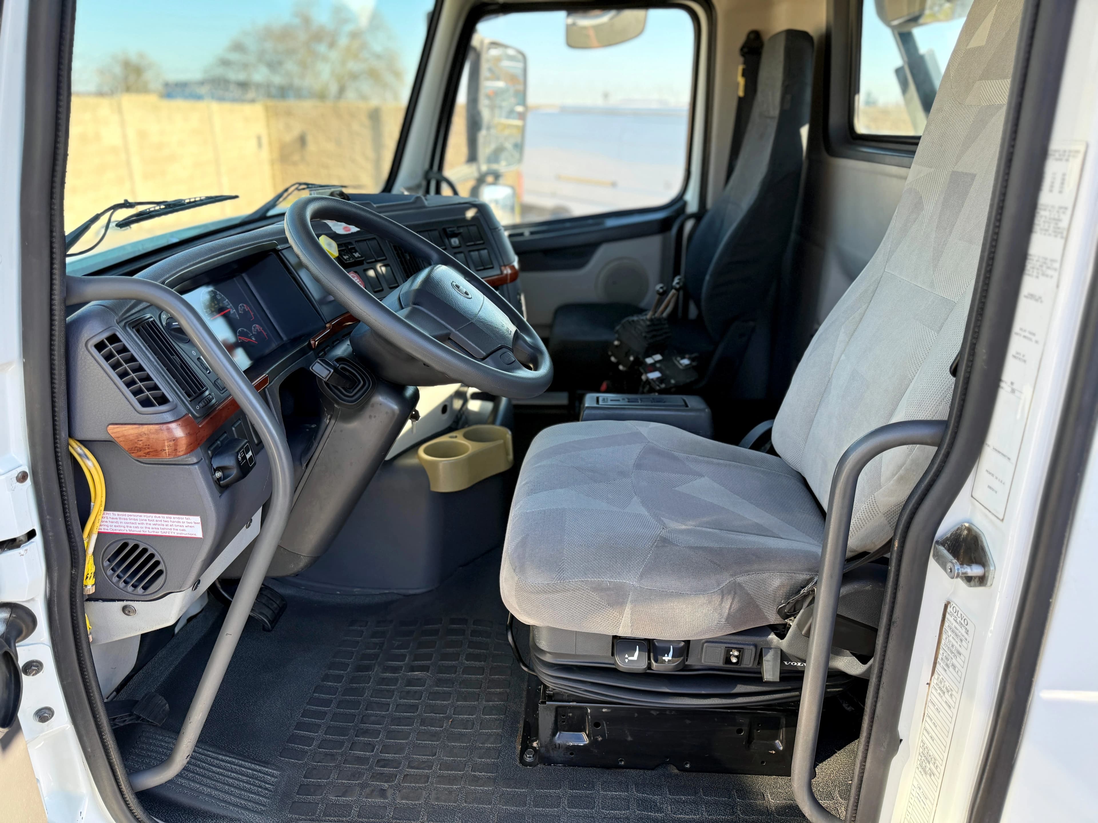 2005 Volvo VHD Swaploader SL-405 Hooklift Hoist Truck