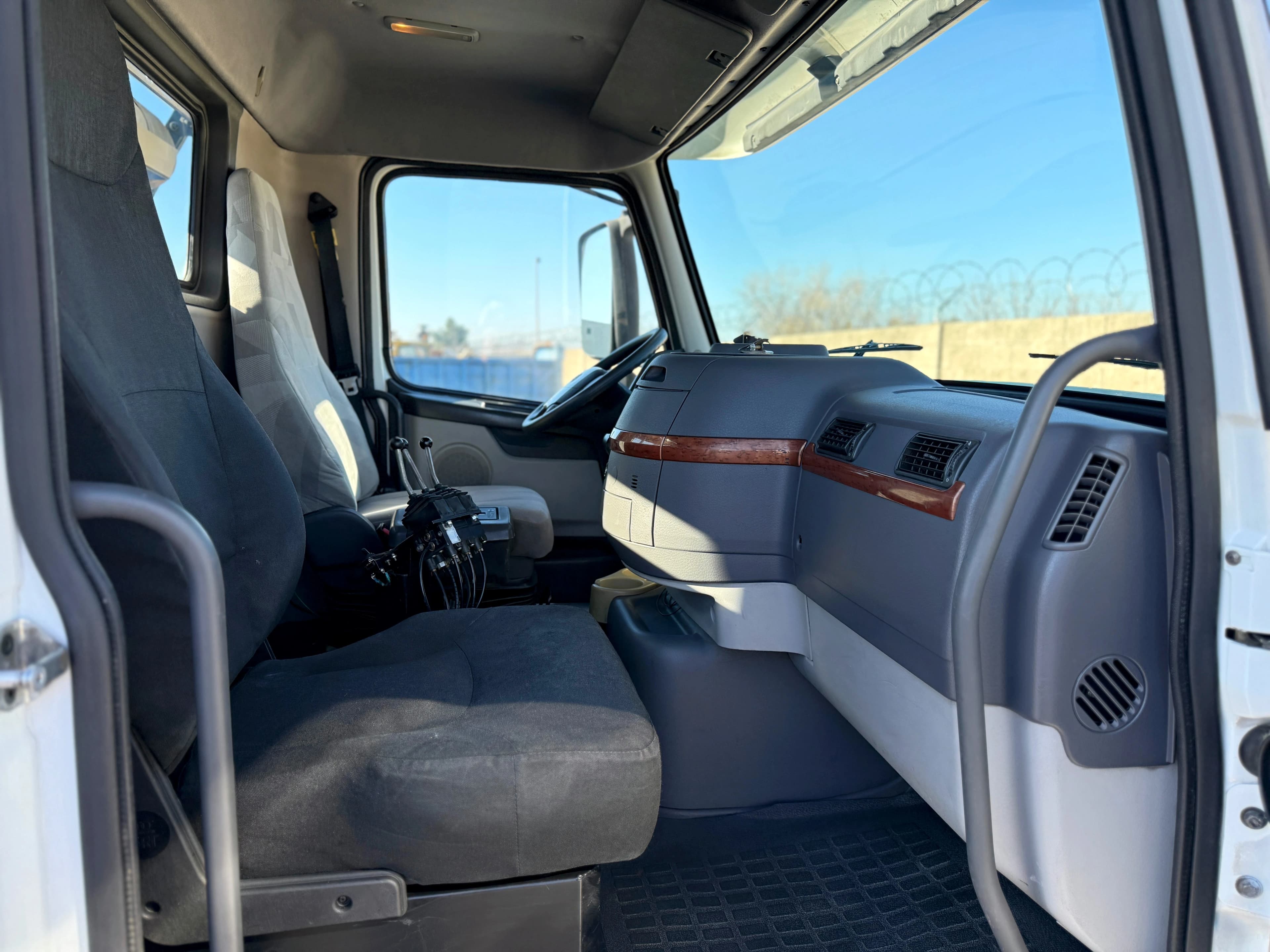 2005 Volvo VHD Swaploader SL-405 Hooklift Hoist Truck