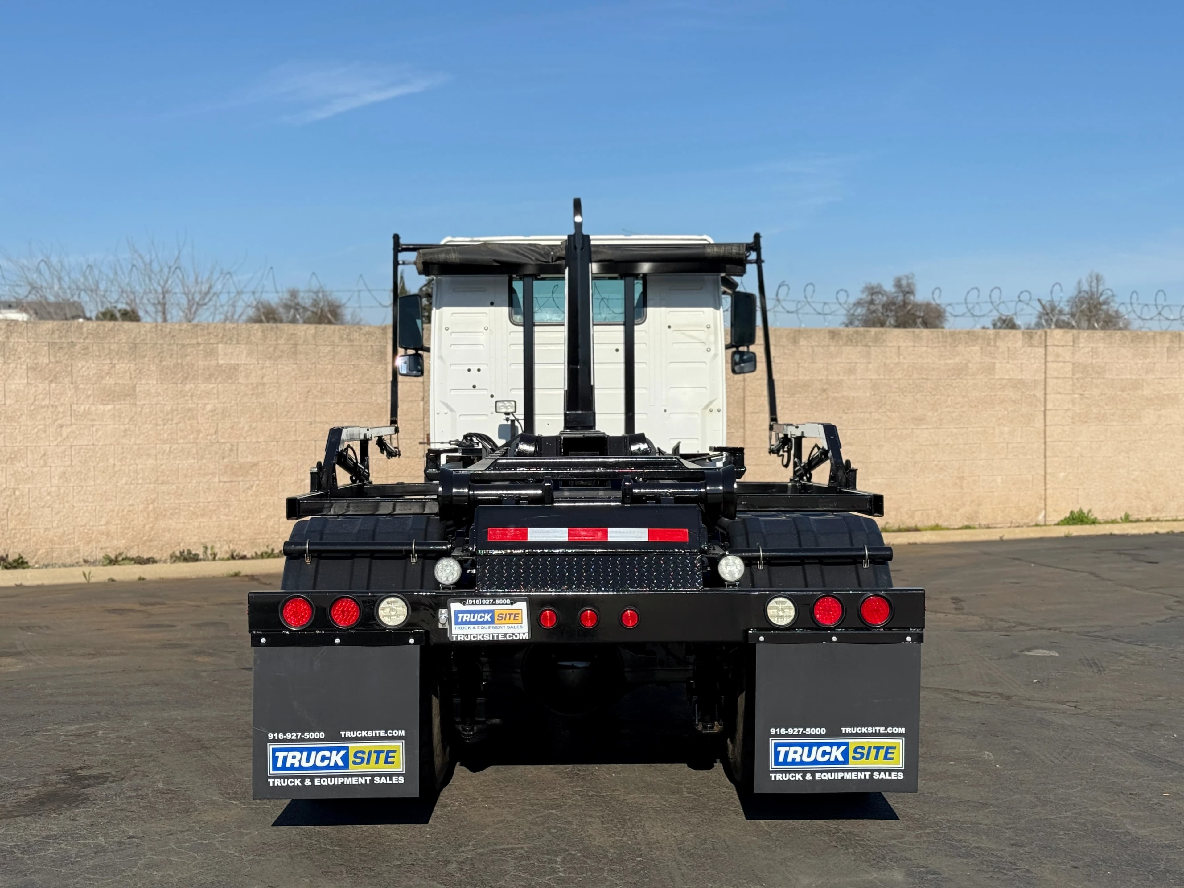 2005 Volvo VHD Swaploader SL-405 Hooklift Hoist Truck