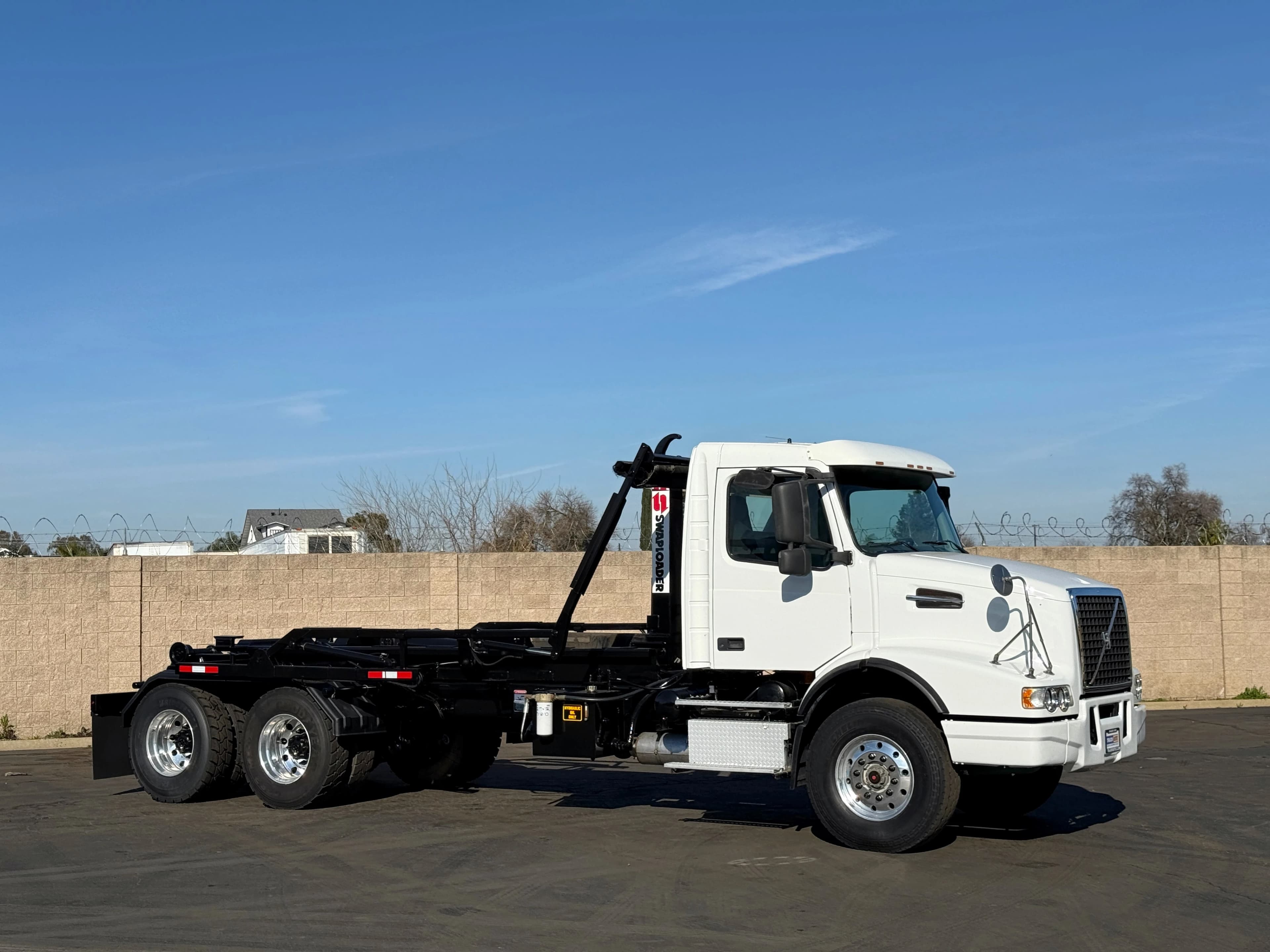 2005 Volvo VHD Swaploader SL-405 Hooklift Hoist Truck