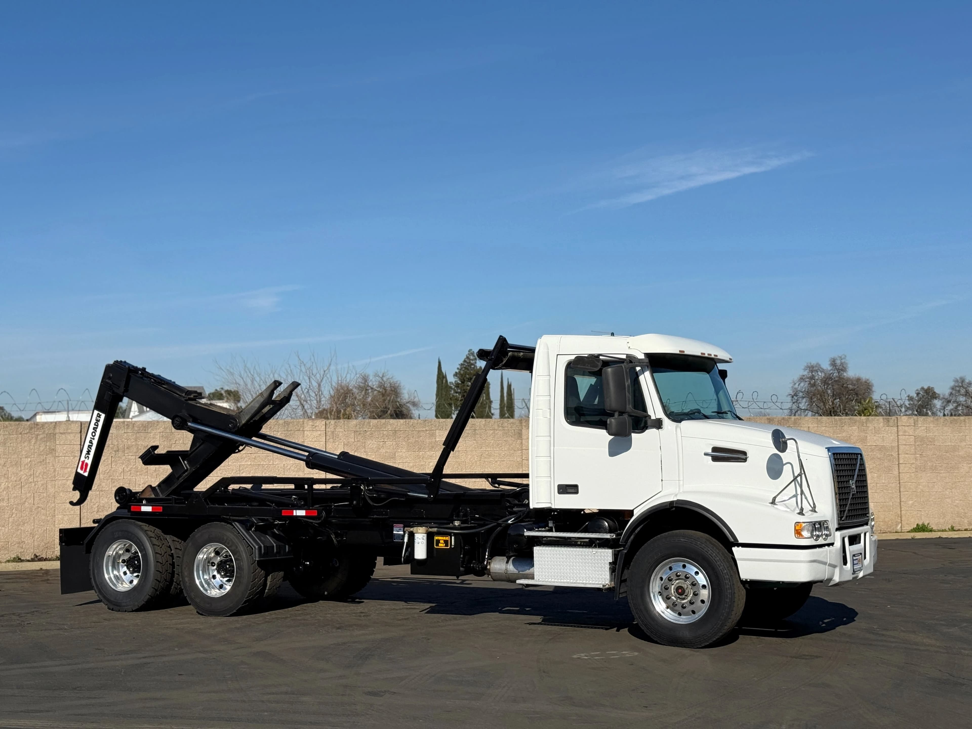 2005 Volvo VHD Swaploader SL-405 Hooklift Hoist Truck