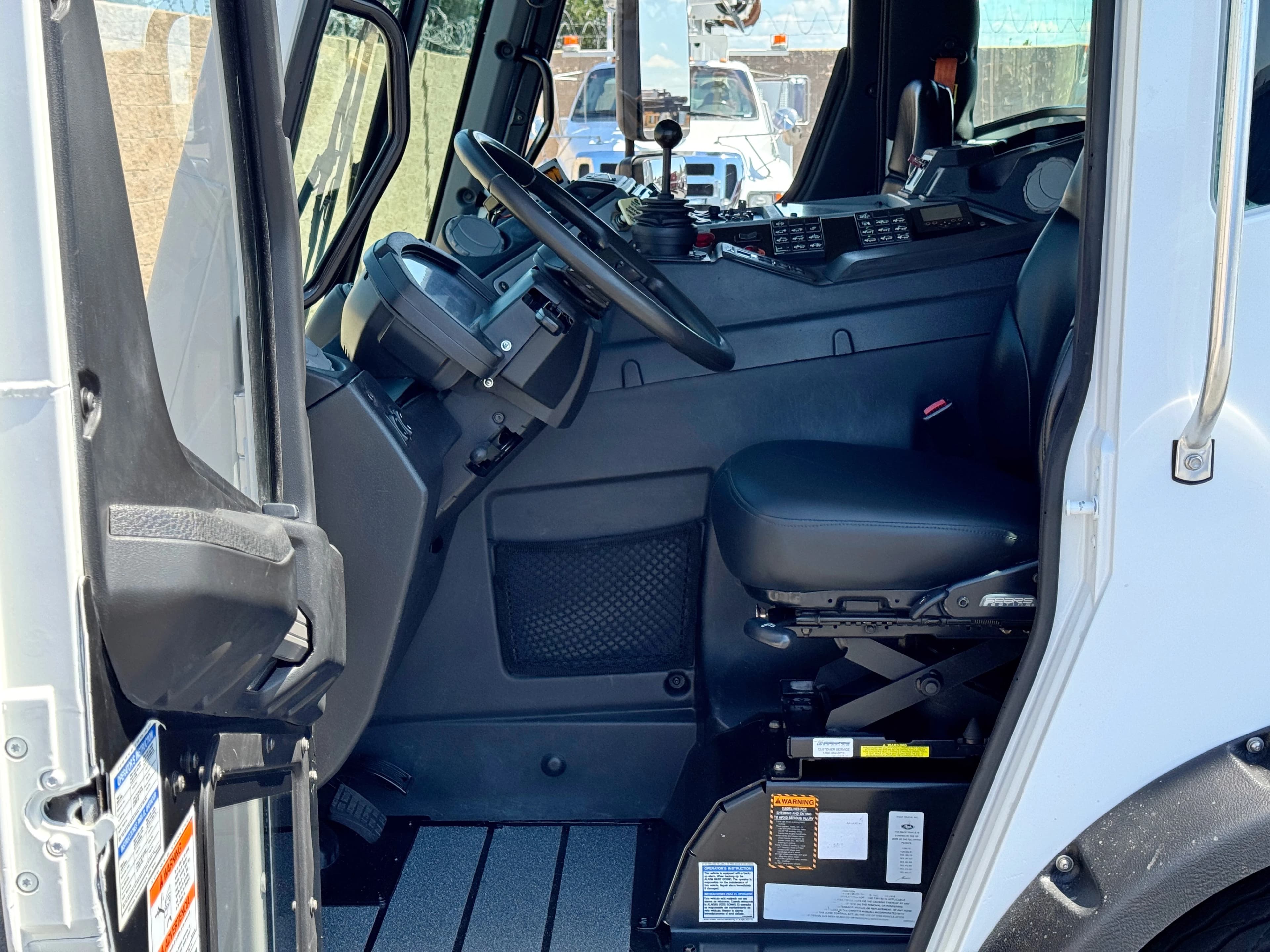 2017 Mack LR600 McNeilus CNG 40 YD Front Loader