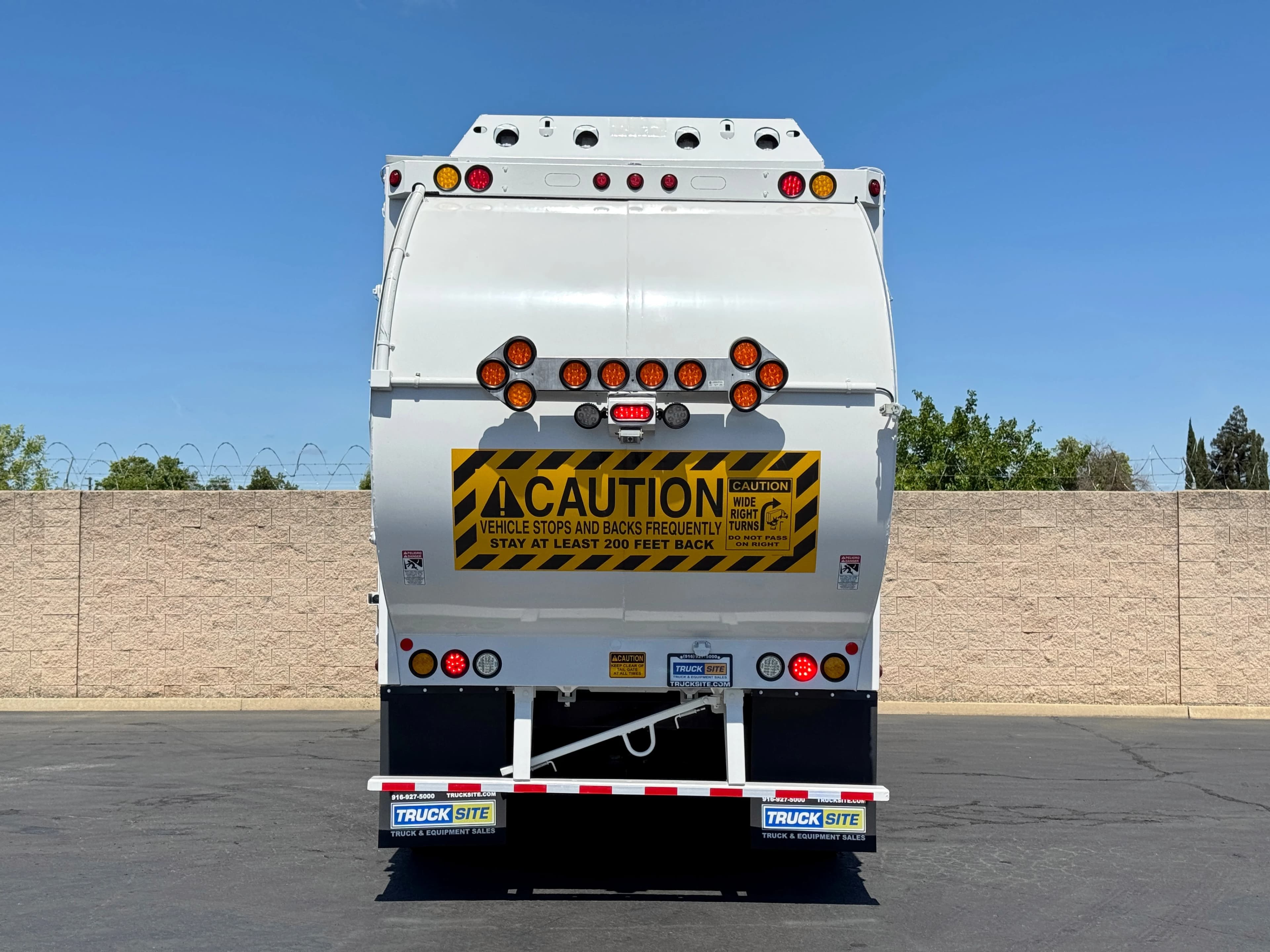 2017 Mack LR600 McNeilus CNG 40 YD Front Loader