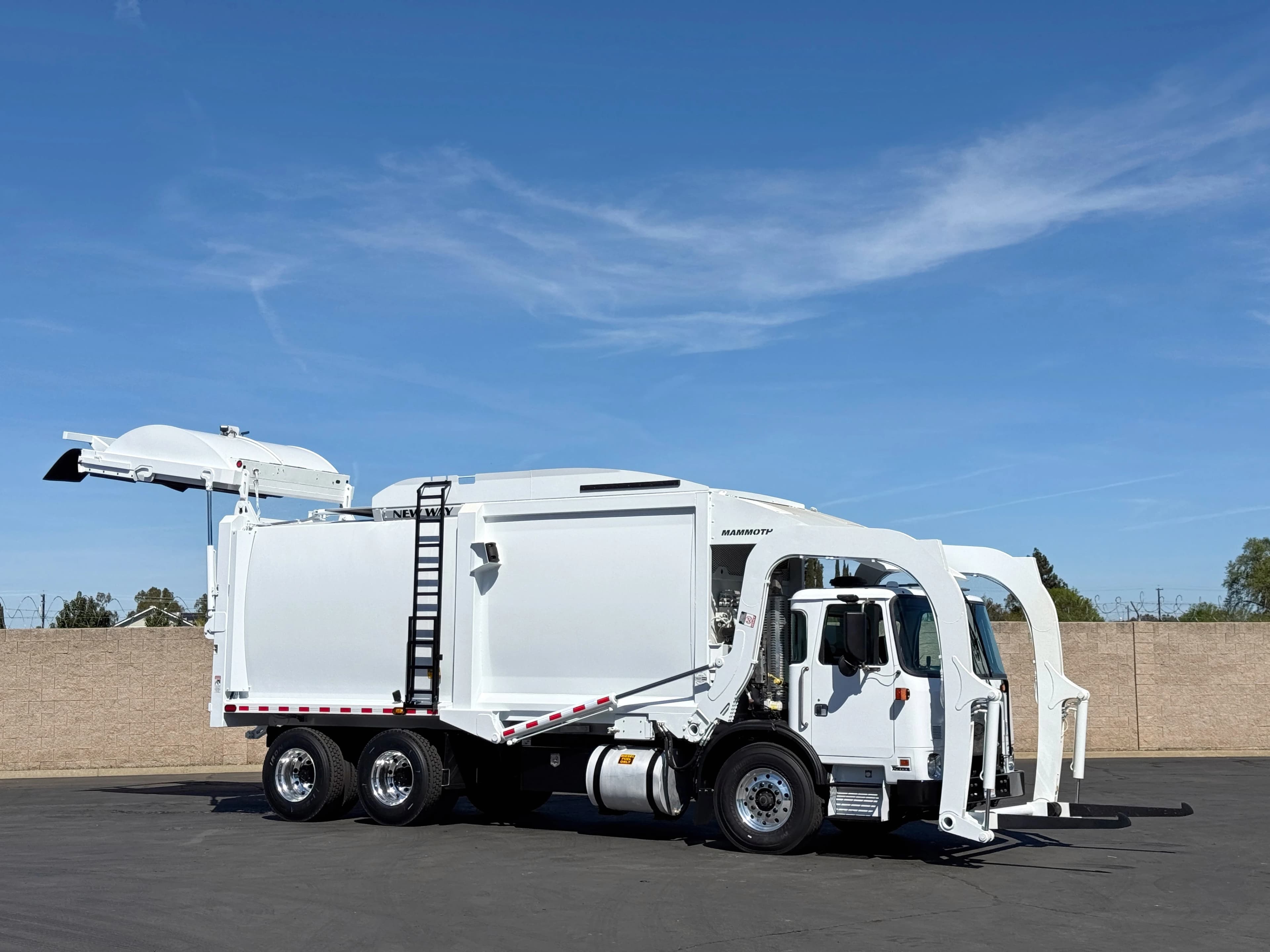 2016 Autocar New Way Mammoth 40 YD Front Load Garbage Truck
